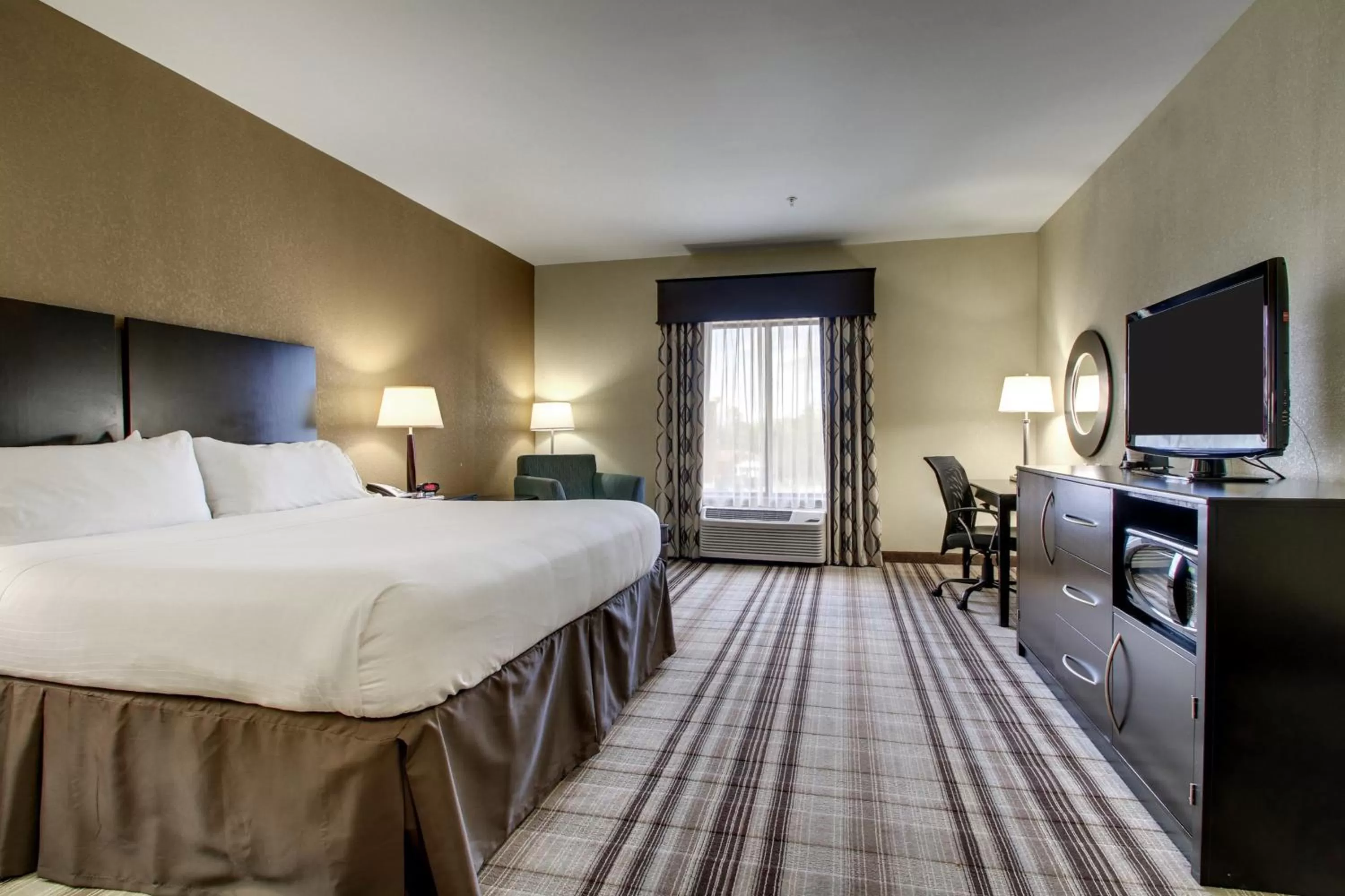 Photo of the whole room, Bed in Holiday Inn Express Natchez South West by IHG