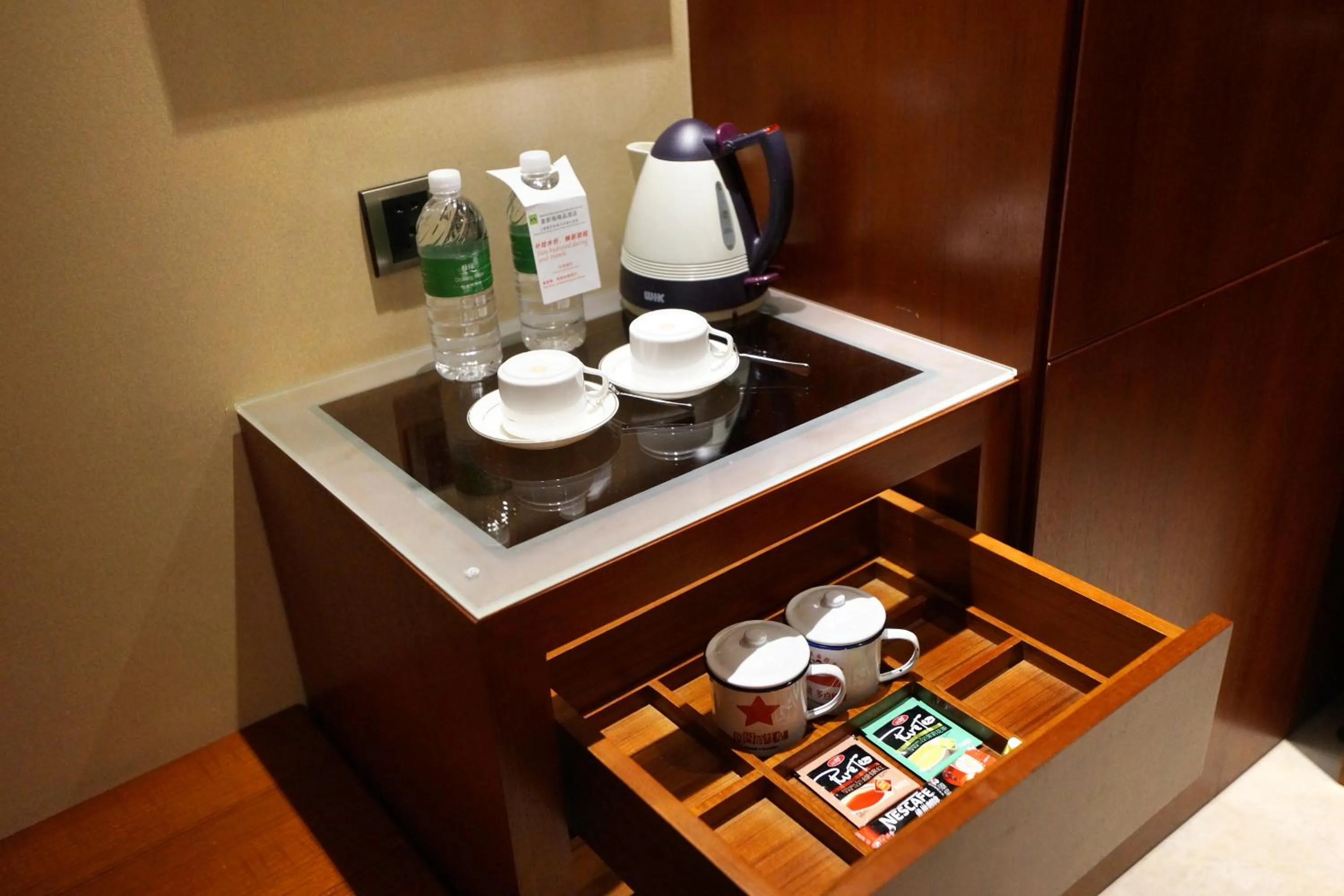 Coffee/tea facilities in Mai Xinge Boutique Hotel - Free shuttle buses are provided between PVG Airport and Disneyland