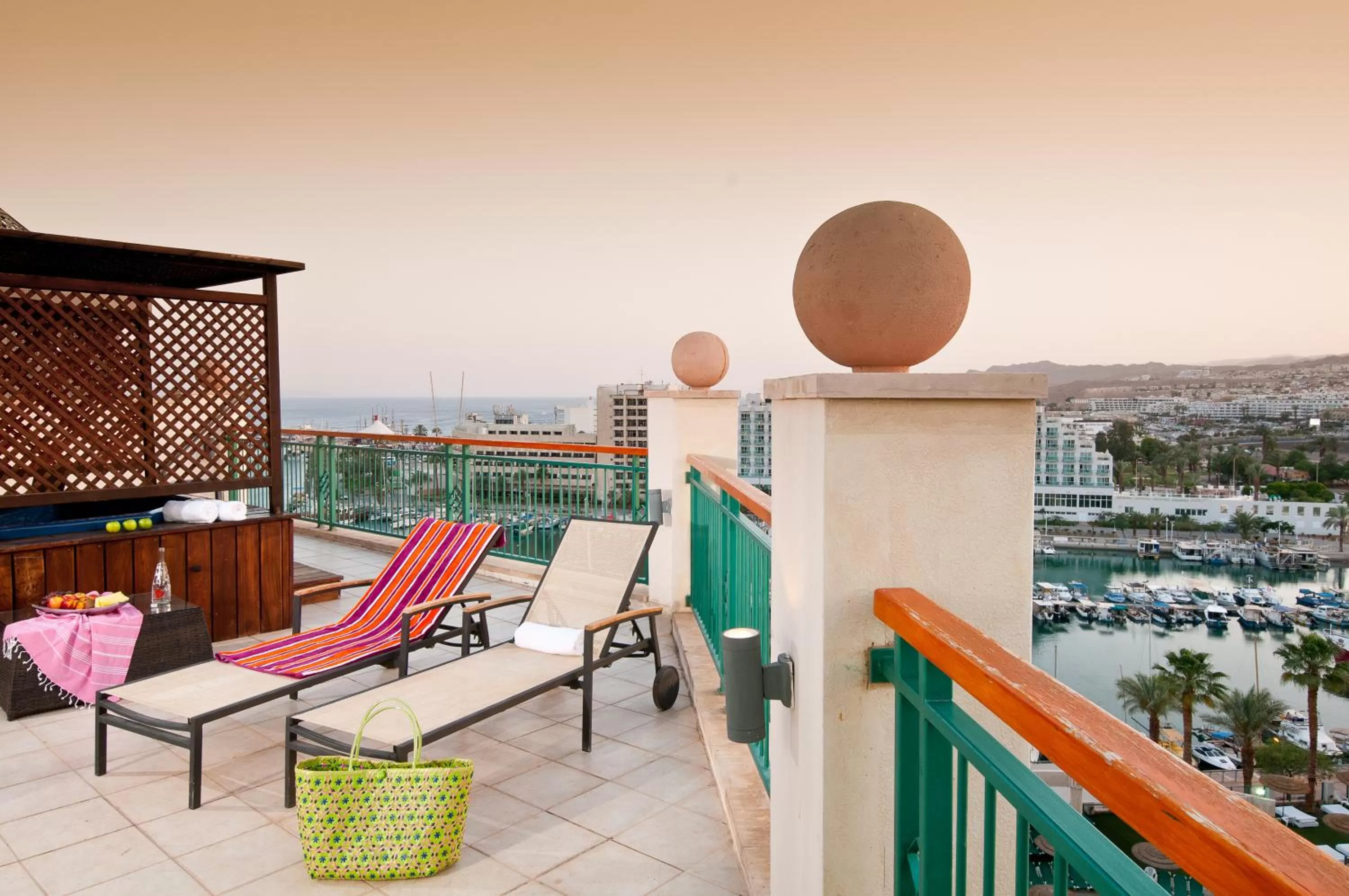 Deluxe Suite with Hot Tub (4 Adults) in U Magic Palace