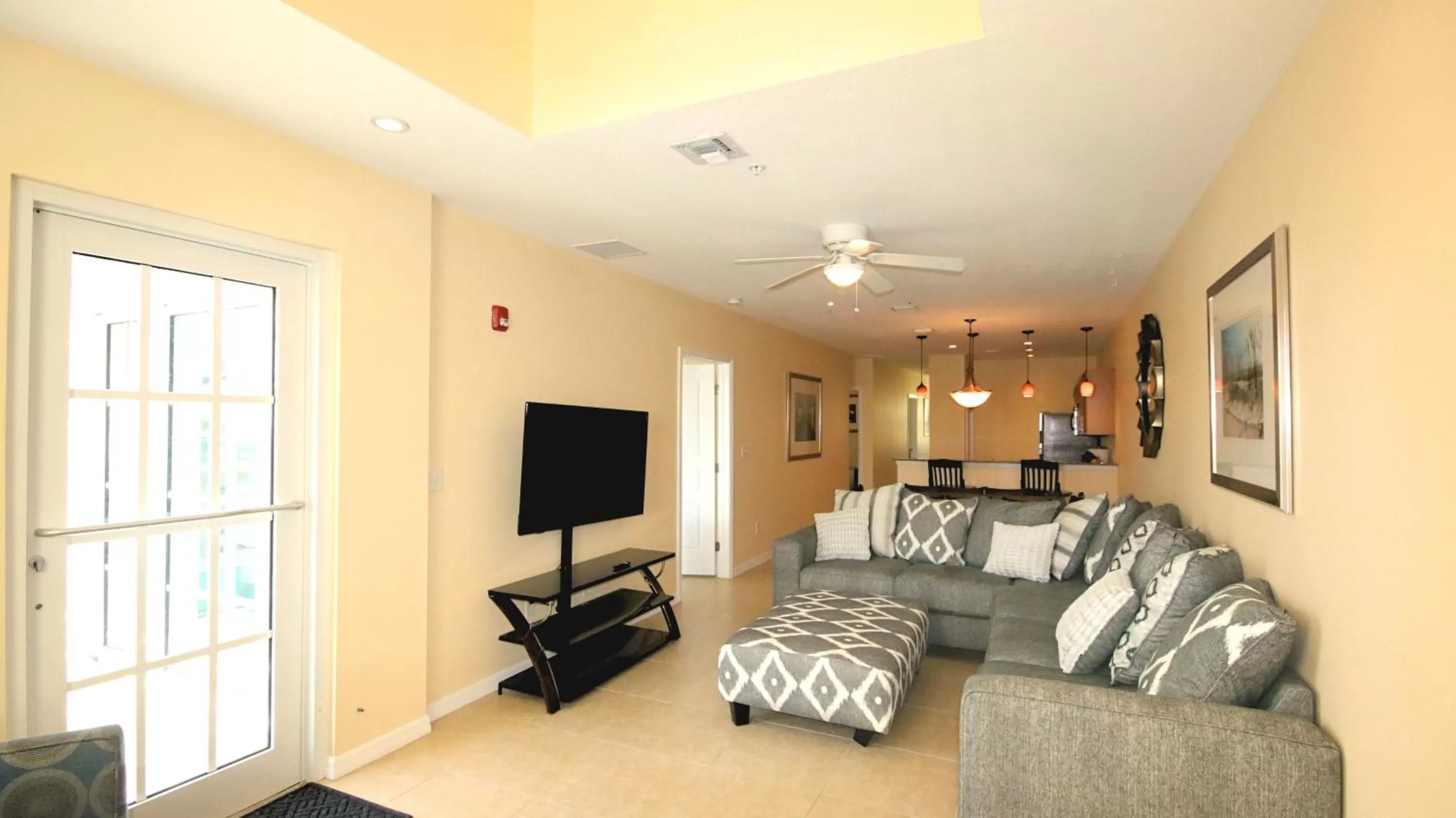 TV and multimedia in John's Pass Hotel - Fully Remote Check In