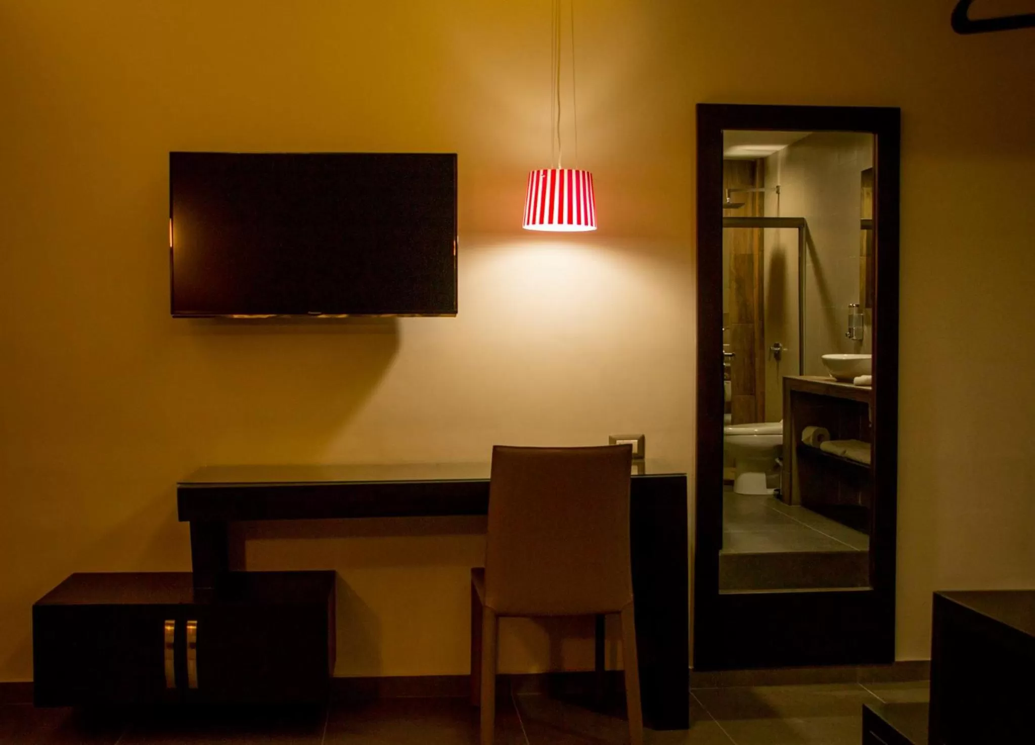 TV/Entertainment Center in Remfort Hotel