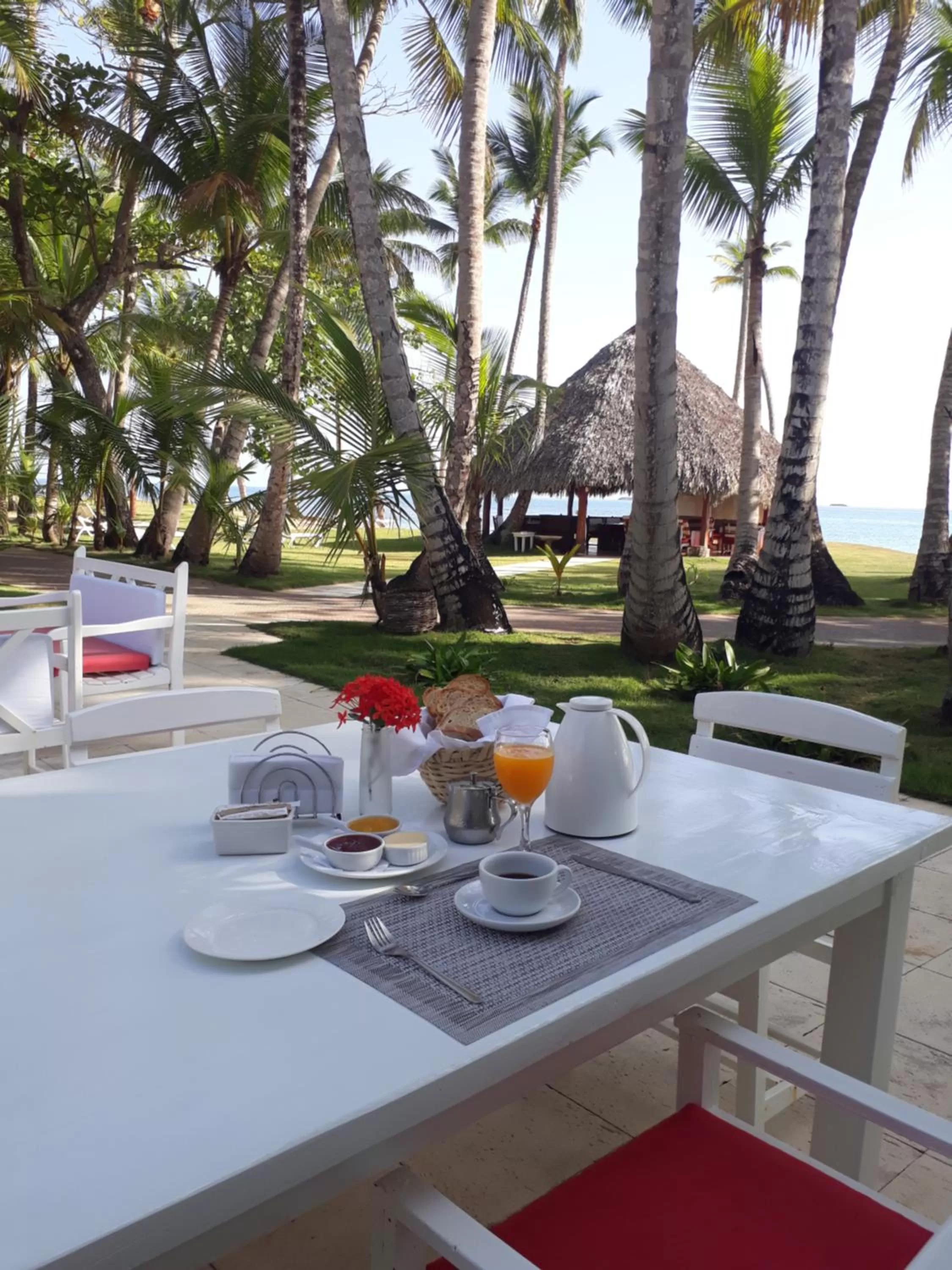 Breakfast in Hotel Atlantis