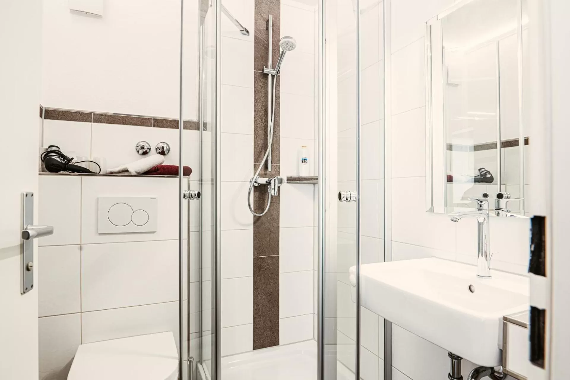 Shower, Bathroom in Hotel Jakob