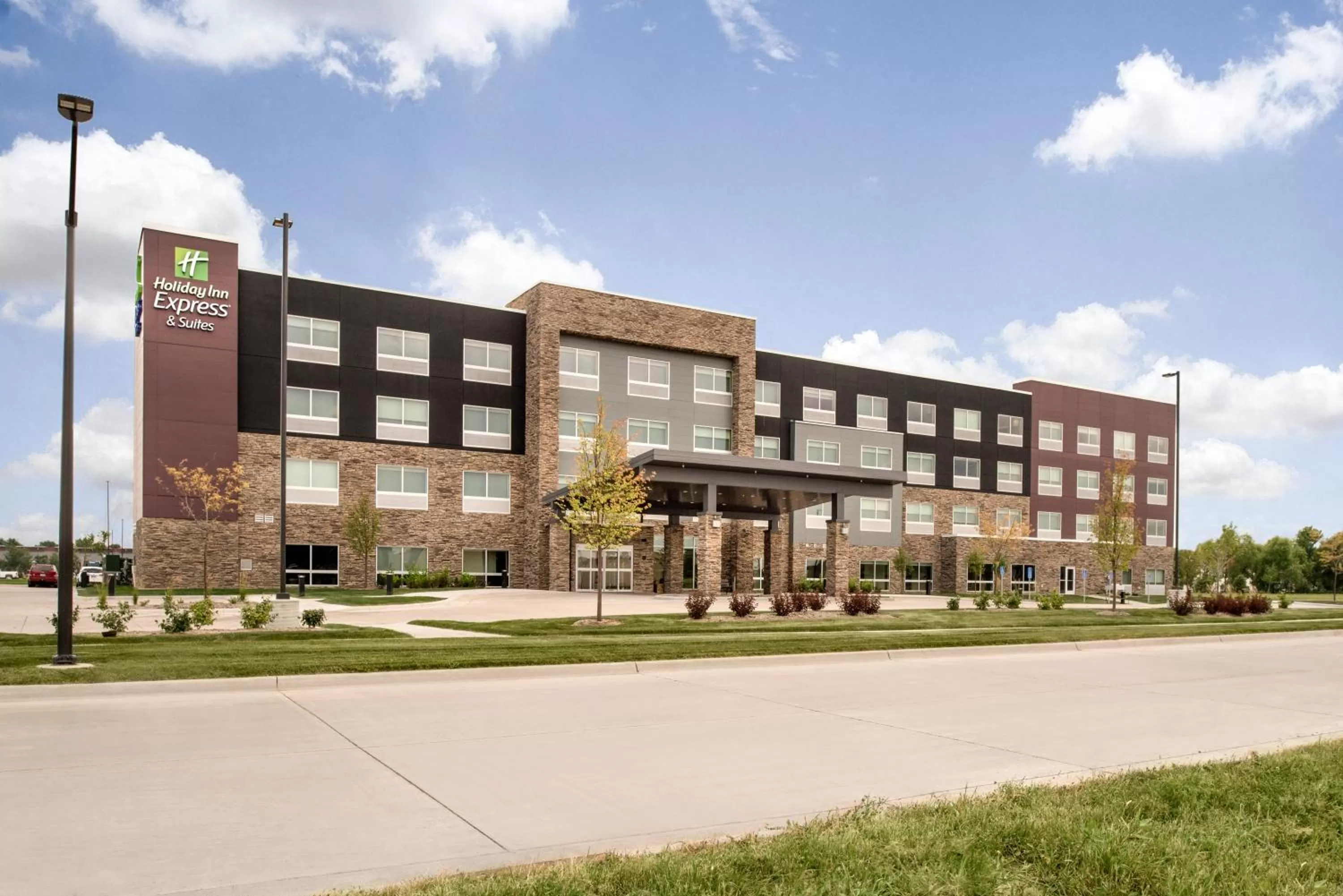 Property building in Holiday Inn Express & Suites - West Des Moines - Jordan Creek by IHG