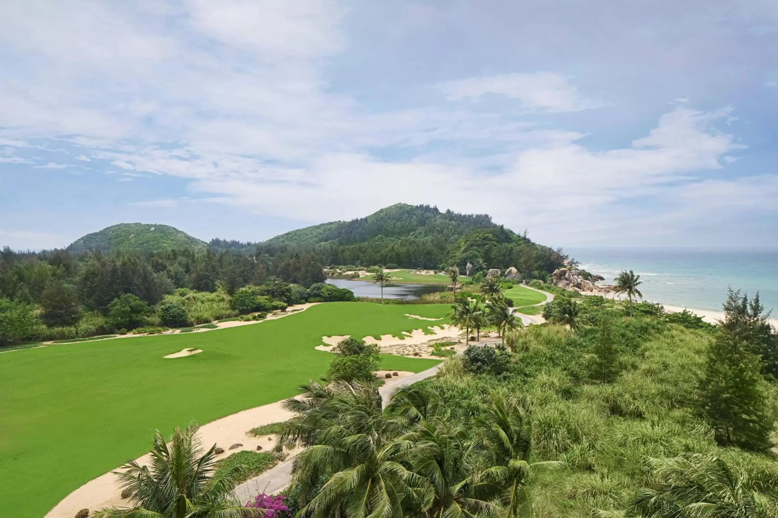 Guest room, 1 King, Partial Golf view, Balcony in Sheraton Shenzhou Peninsula Resort Guest room, 1 King, Partial Golf view, Balcony in Sheraton Shenzhou Peninsula Resort