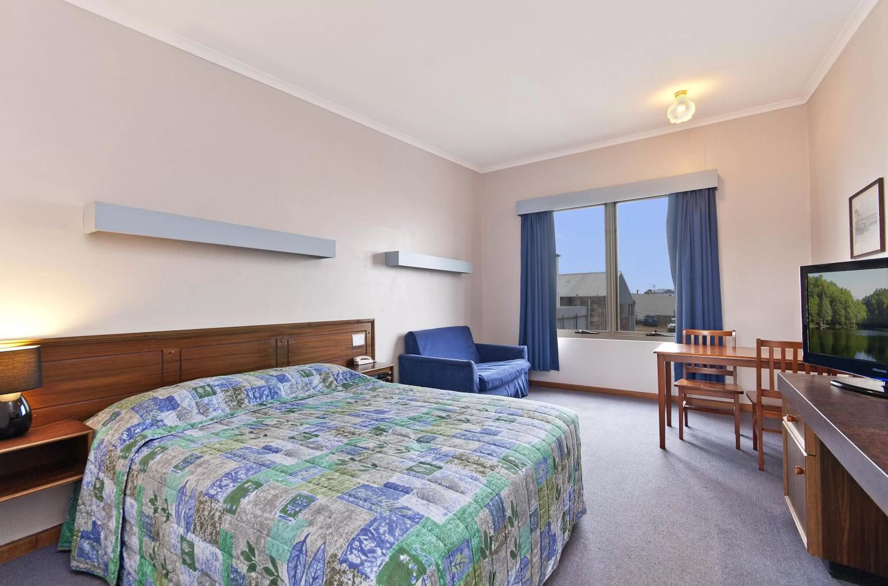 Seating area in William Dutton Motel