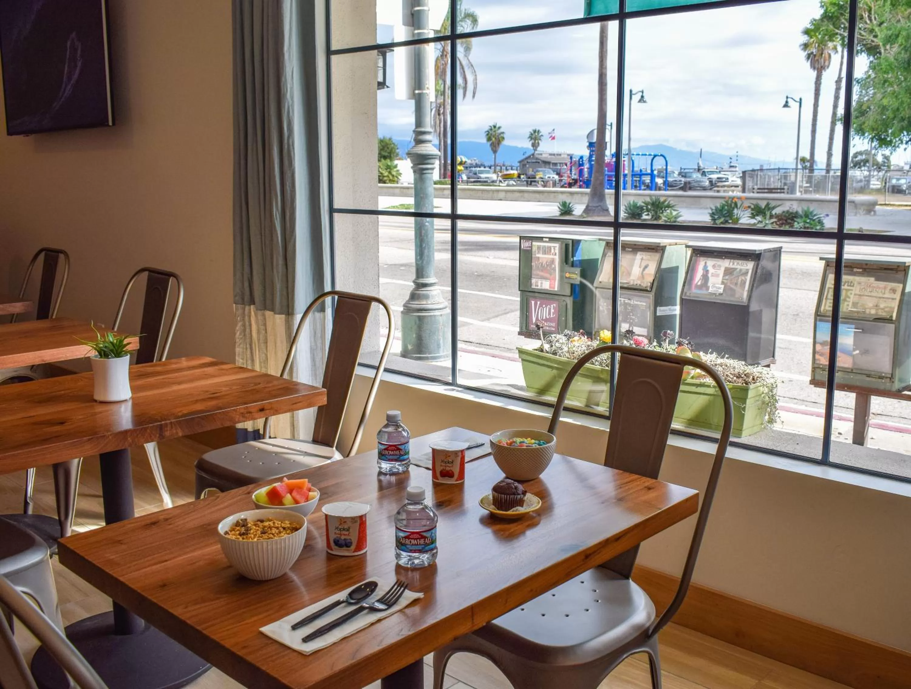 Dining area in Beachside Inn