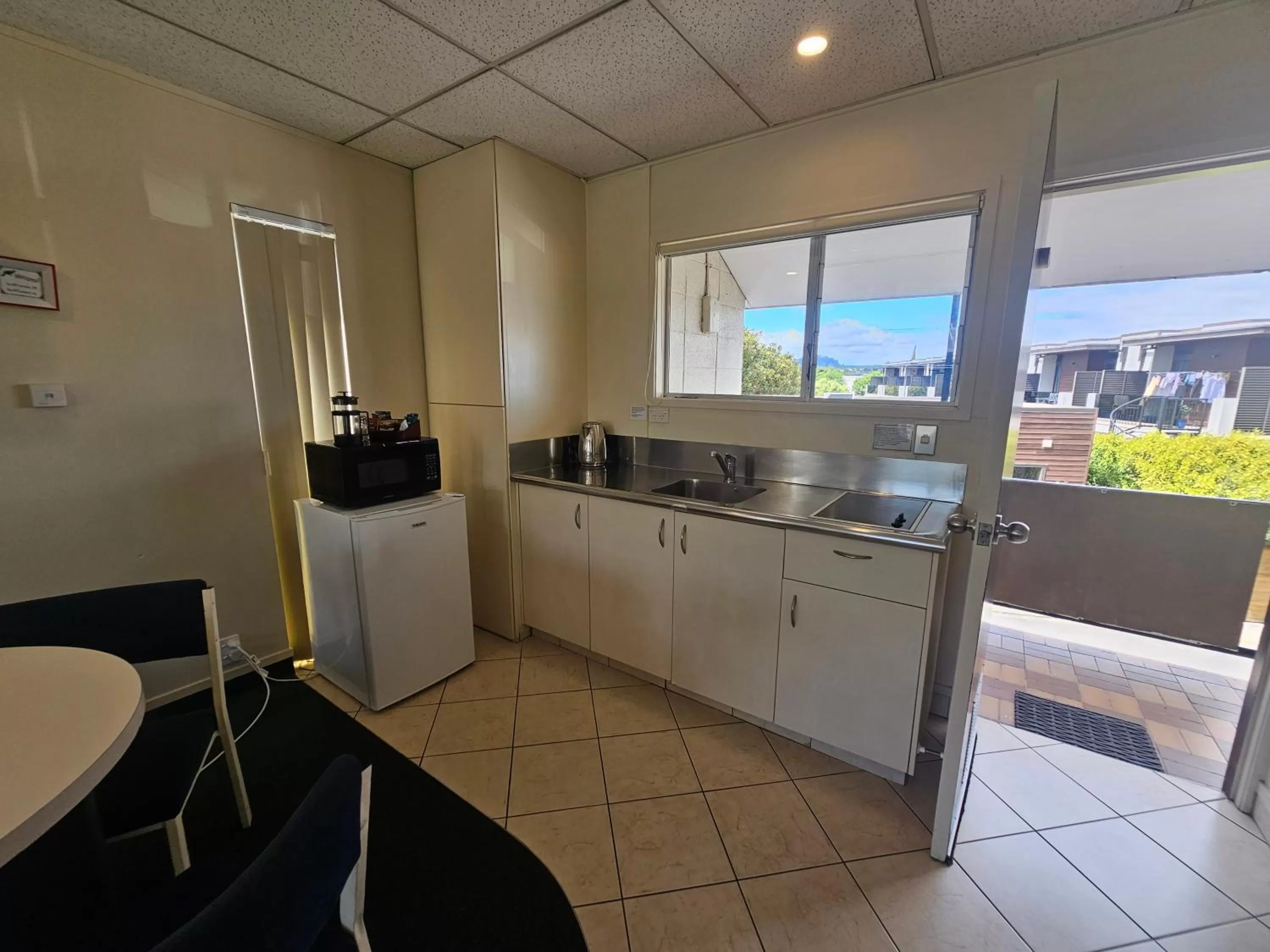 Kitchen or kitchenette in Tui Oaks Motel