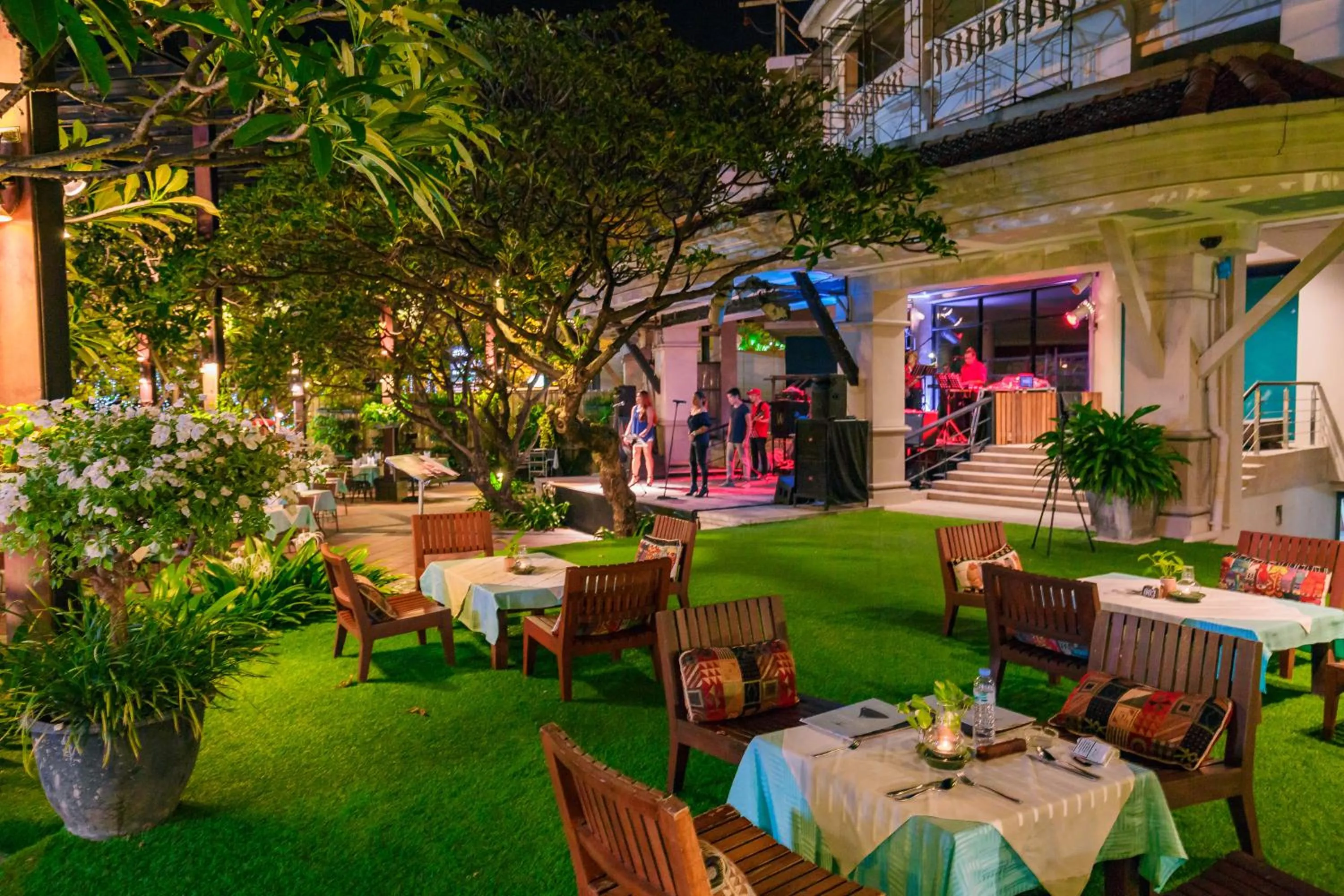 Restaurant/places to eat in Baan Laimai Beach Resort & Spa - SHA Extra Plus