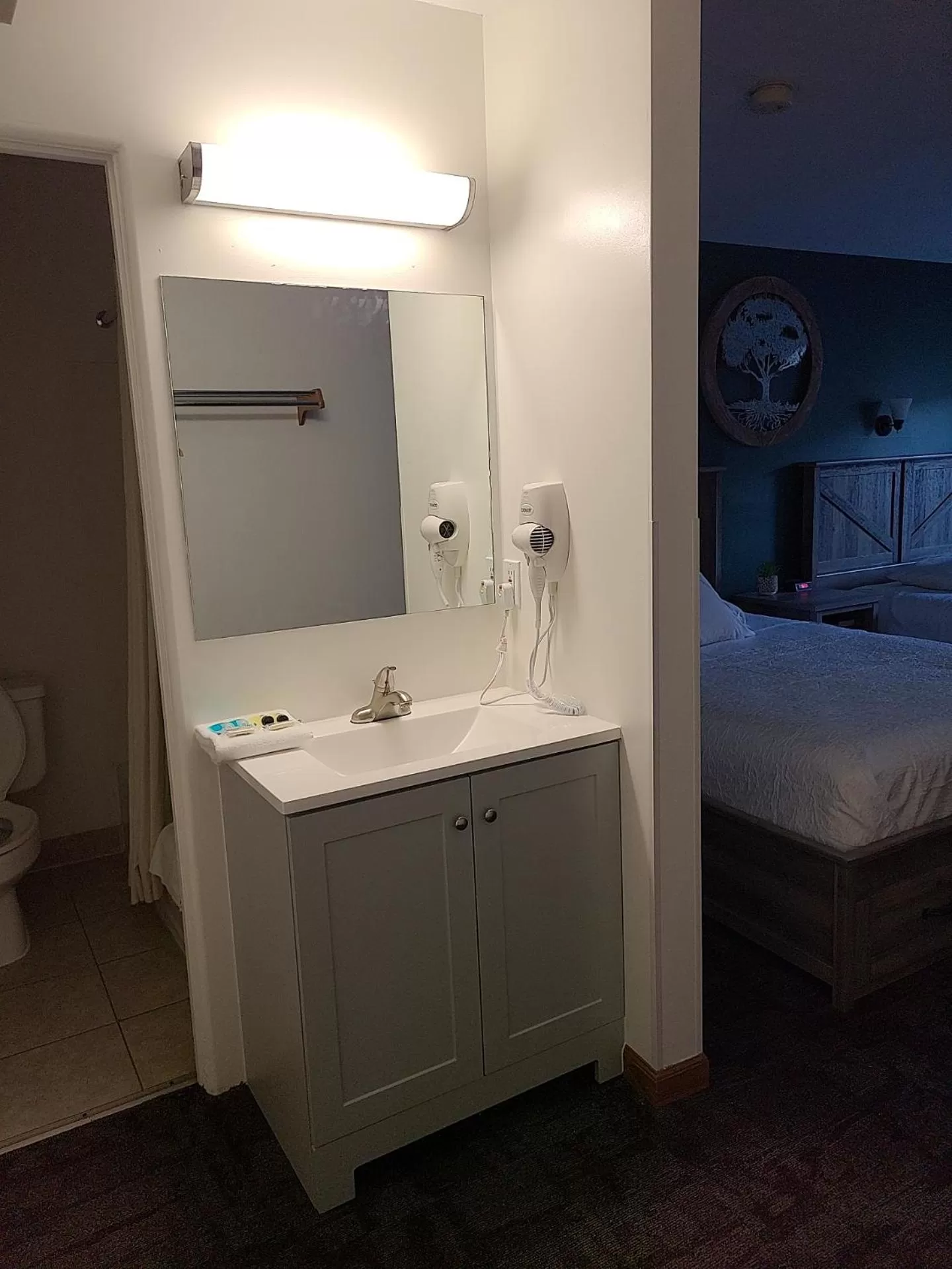 Bathroom, Bed in Jefferson Inn