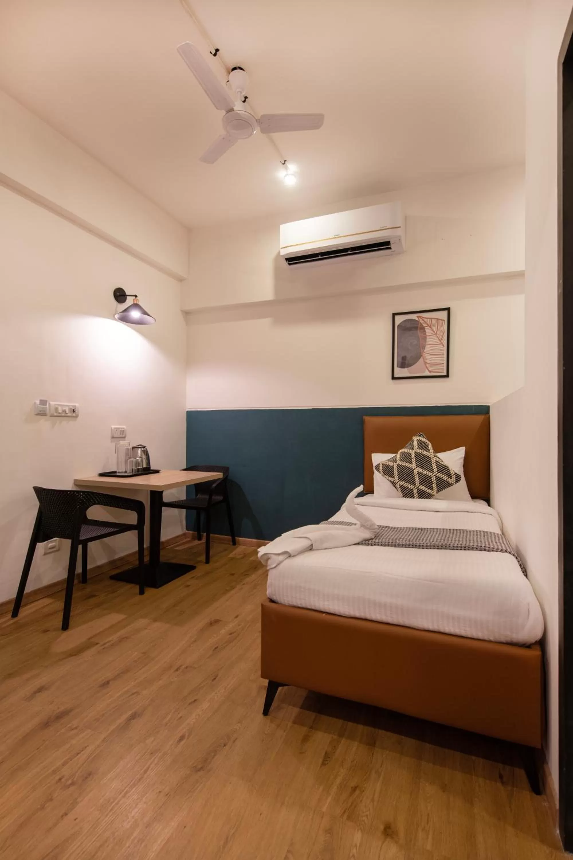 Bed in Convastay Prestige- Near Apollo Hospital & US Consulate