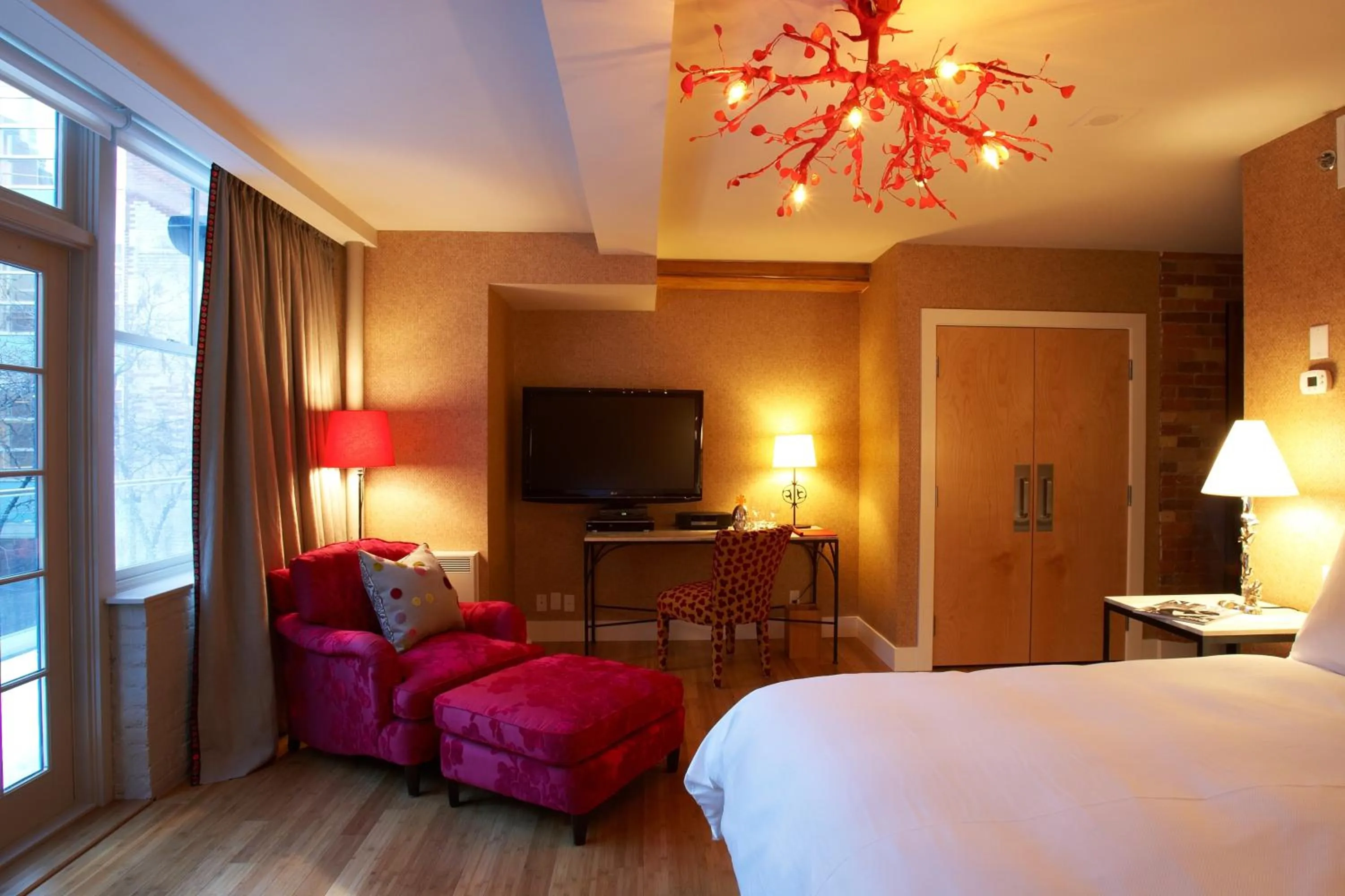 Photo of the whole room, Bed in The Ivy at Verity