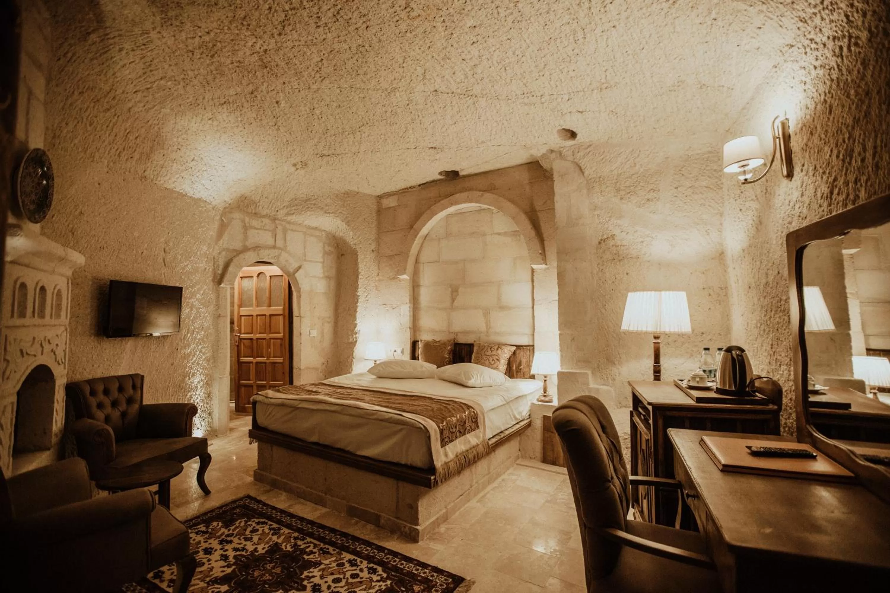 Bedroom, Bed in Kismet Cave Mansion
