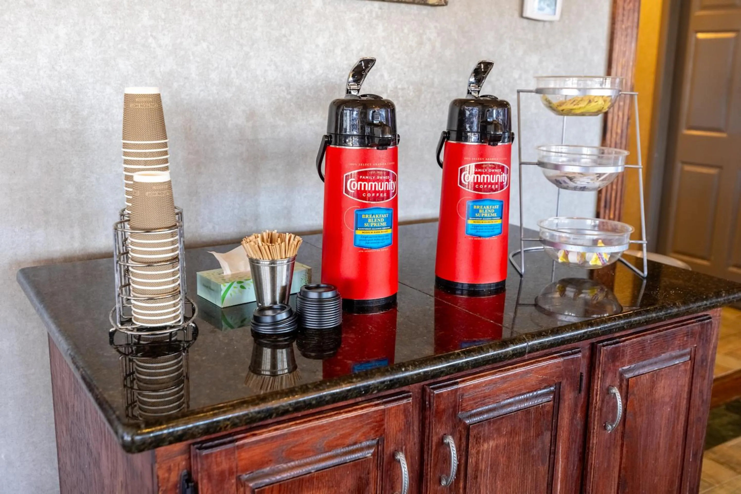 Lobby or reception in Red Roof Inn & Suites Irving - DFW Airport South