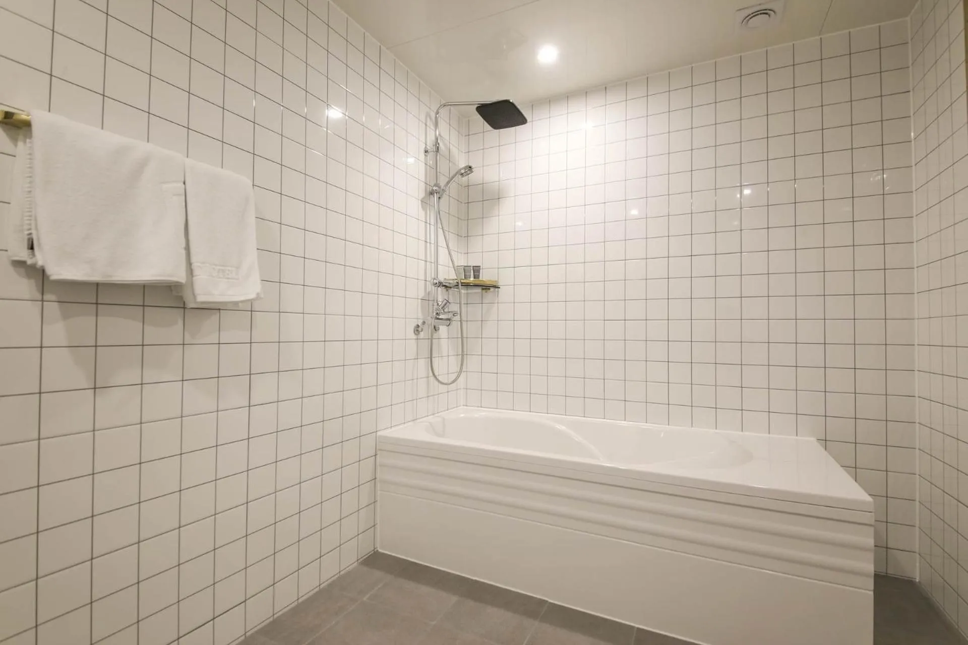 Bathroom in Benikea hotel