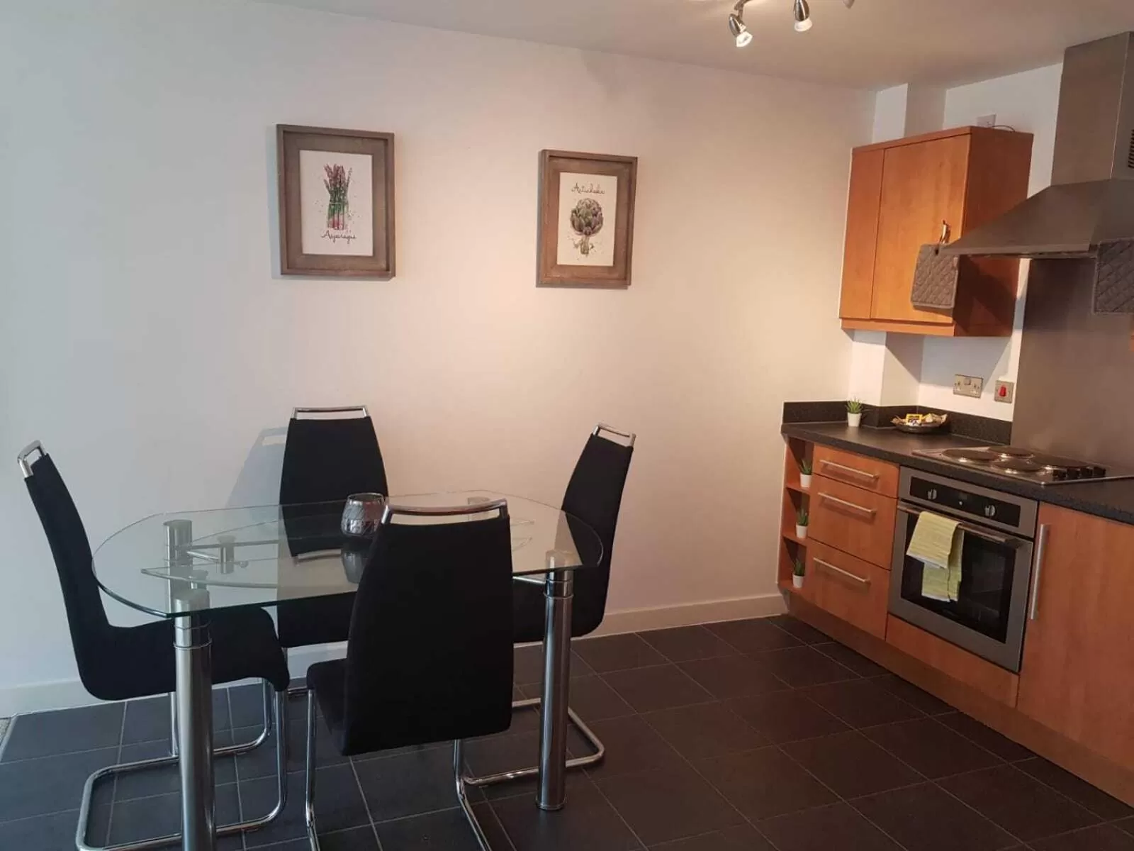 Kitchen or kitchenette, Dining Area in Dazzon Apartments - HUB - Central MK