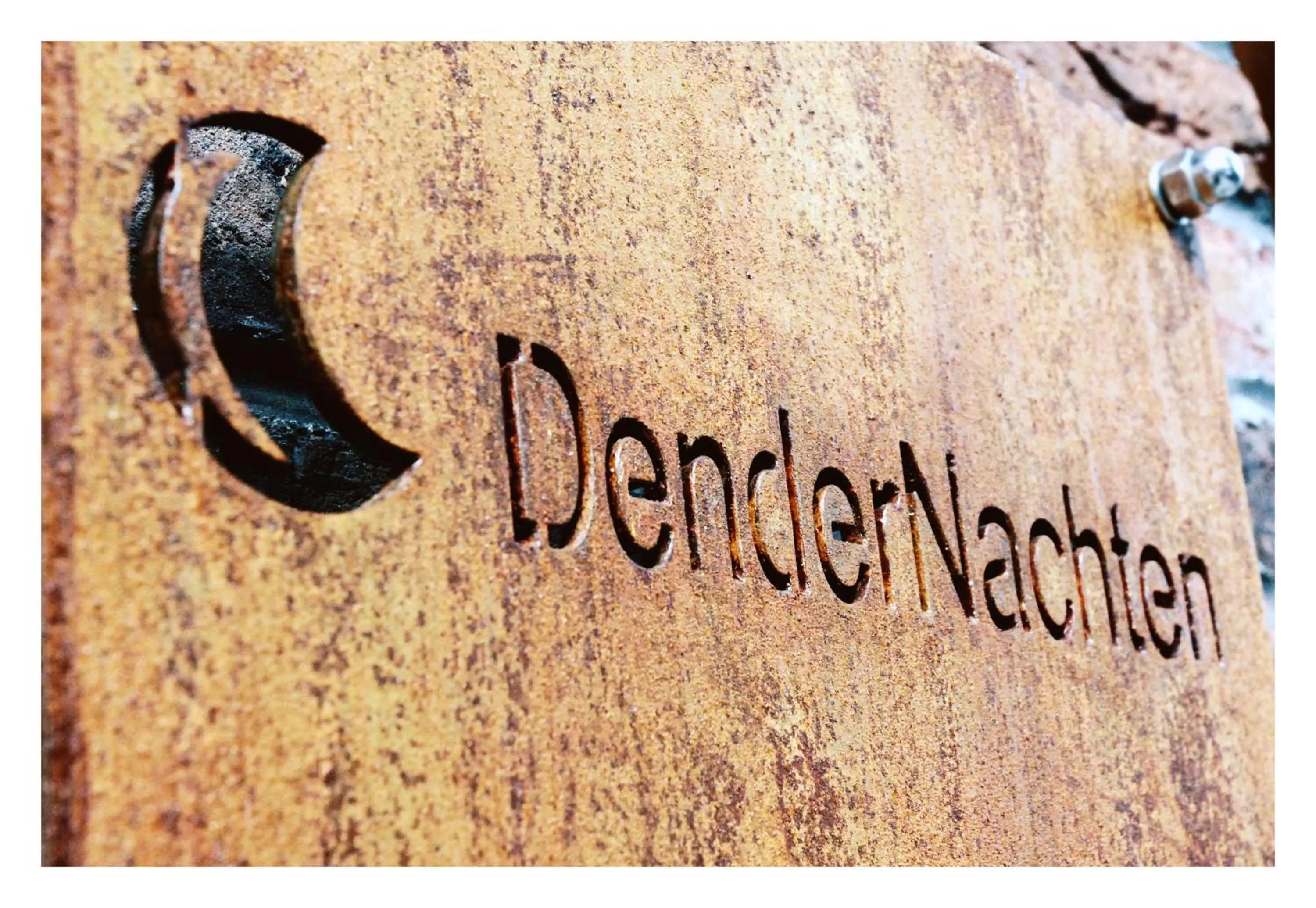 Facade/entrance in Dendernachten