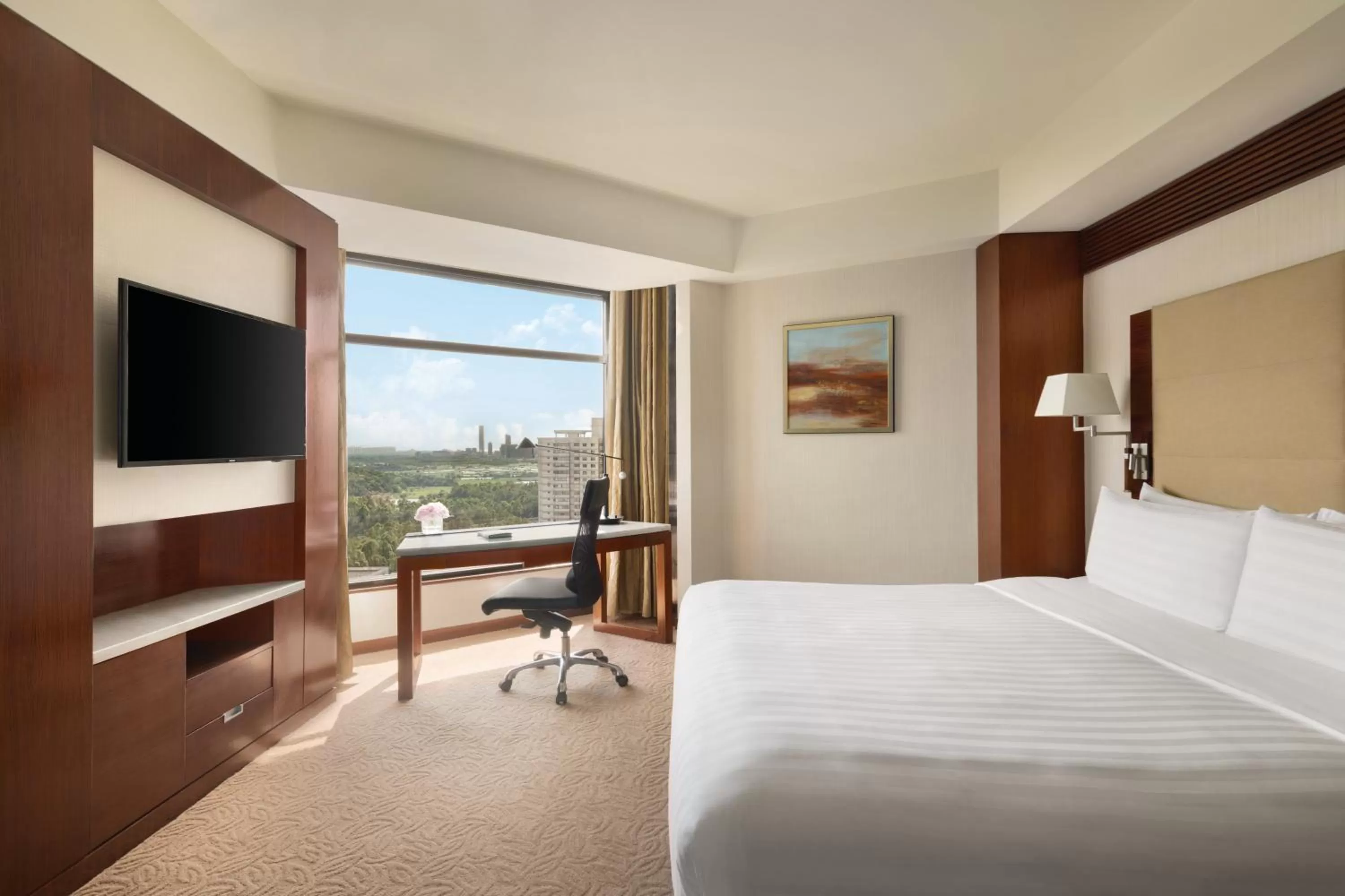 Photo of the whole room, Bed in Shangri-La Shenzhen