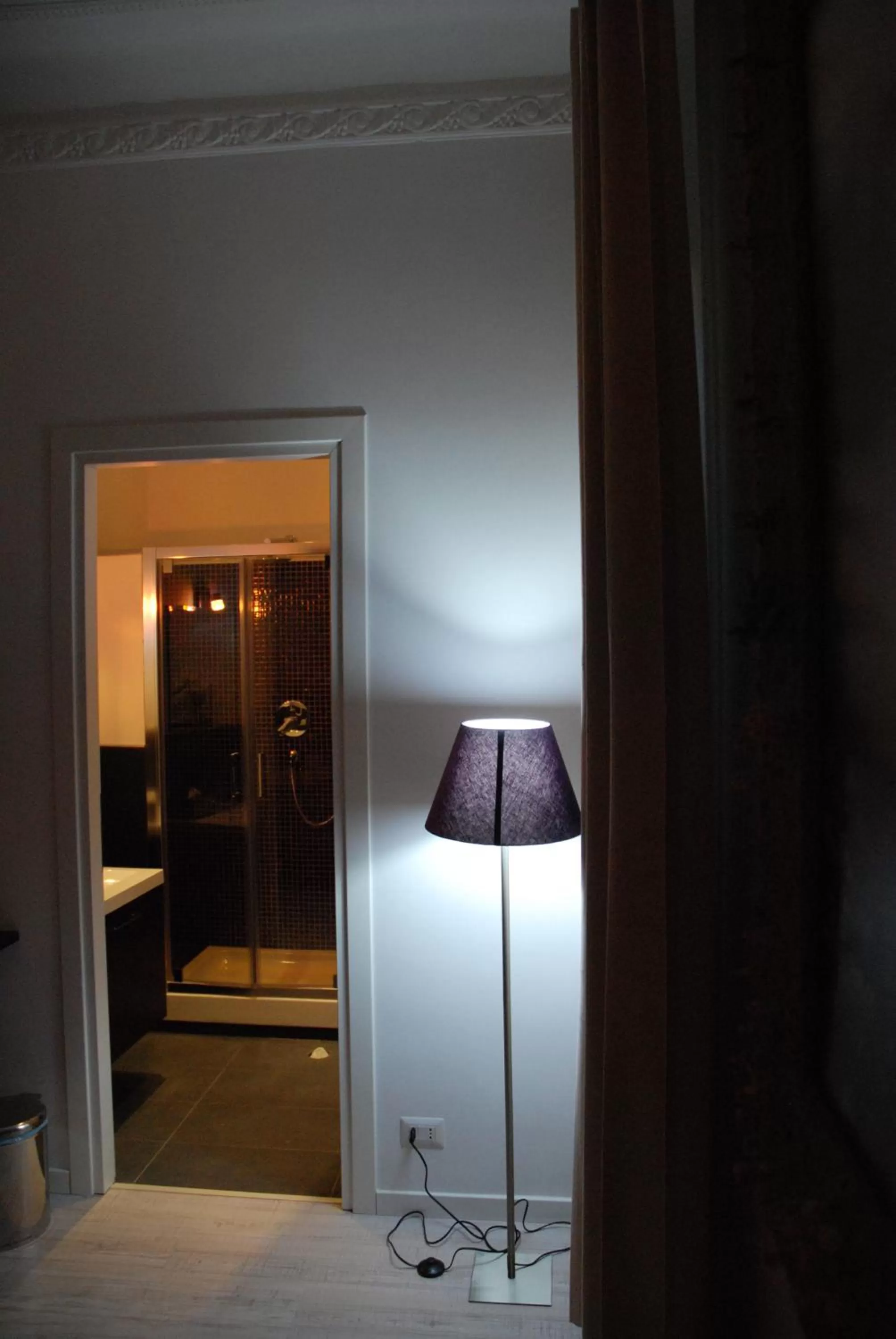 Shower in Chroma Italy - Chroma Tessera