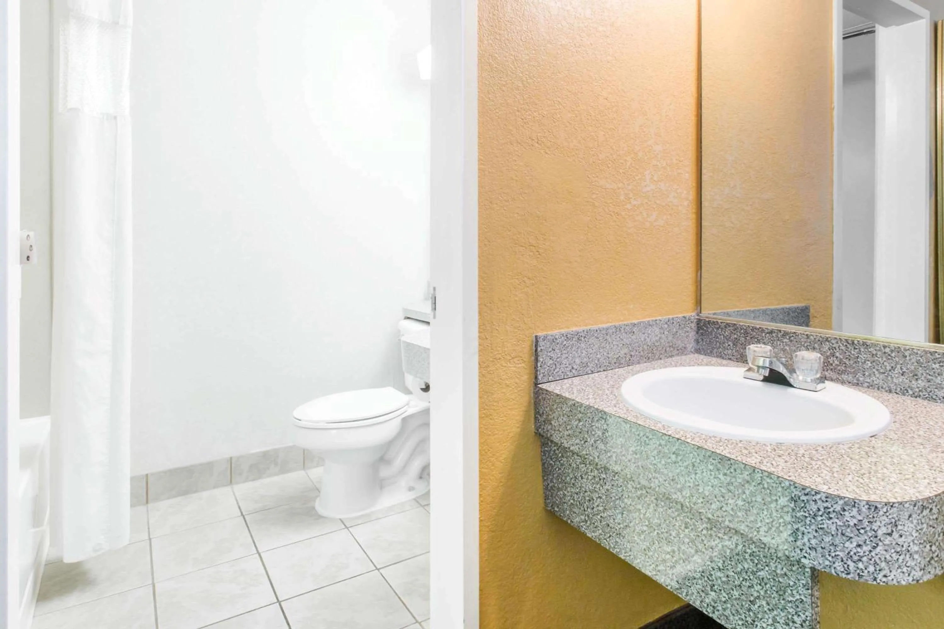 Bathroom in Howard Johnson by Wyndham Lake City