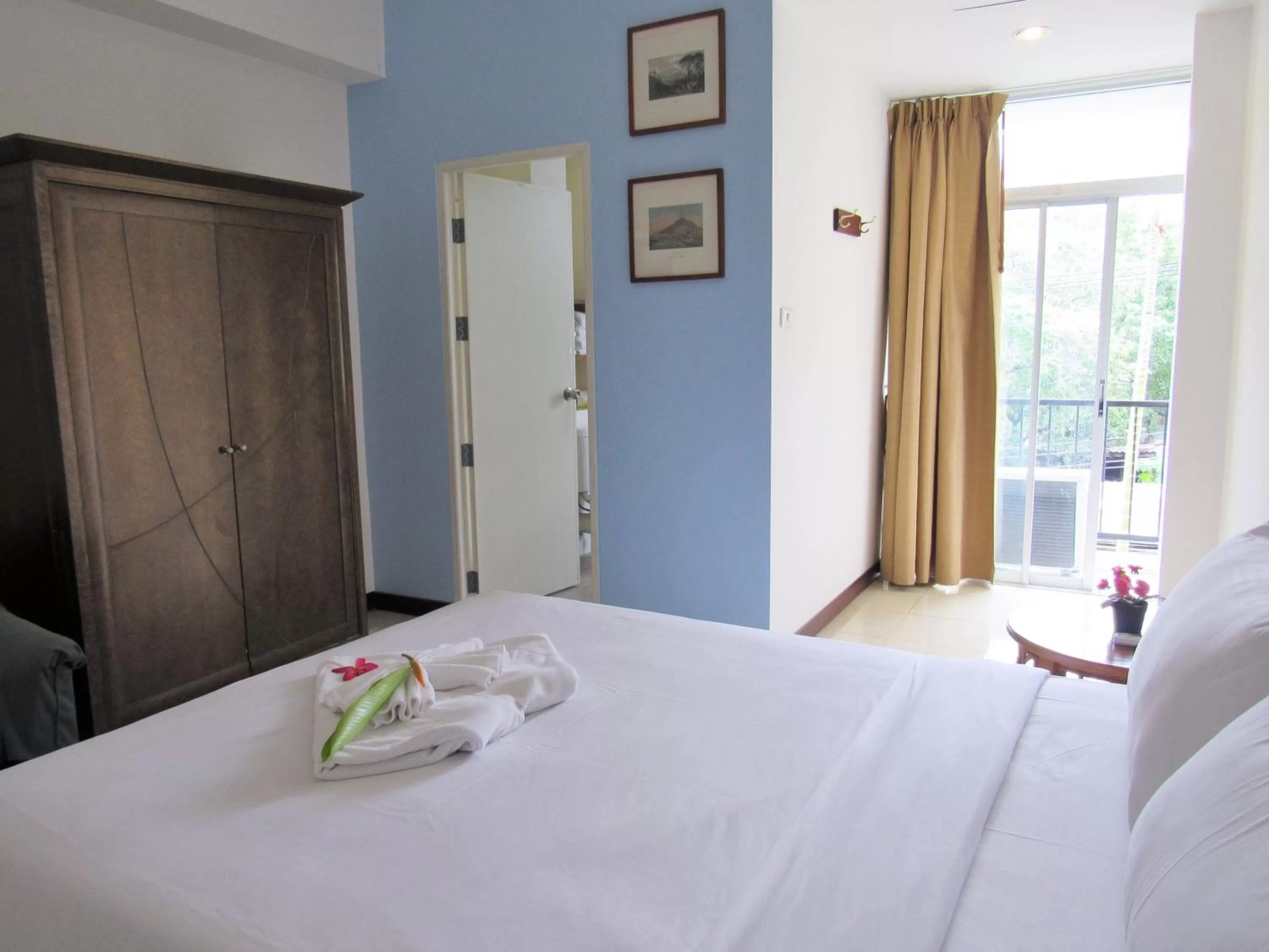 Bed in JL Bangkok Hotel