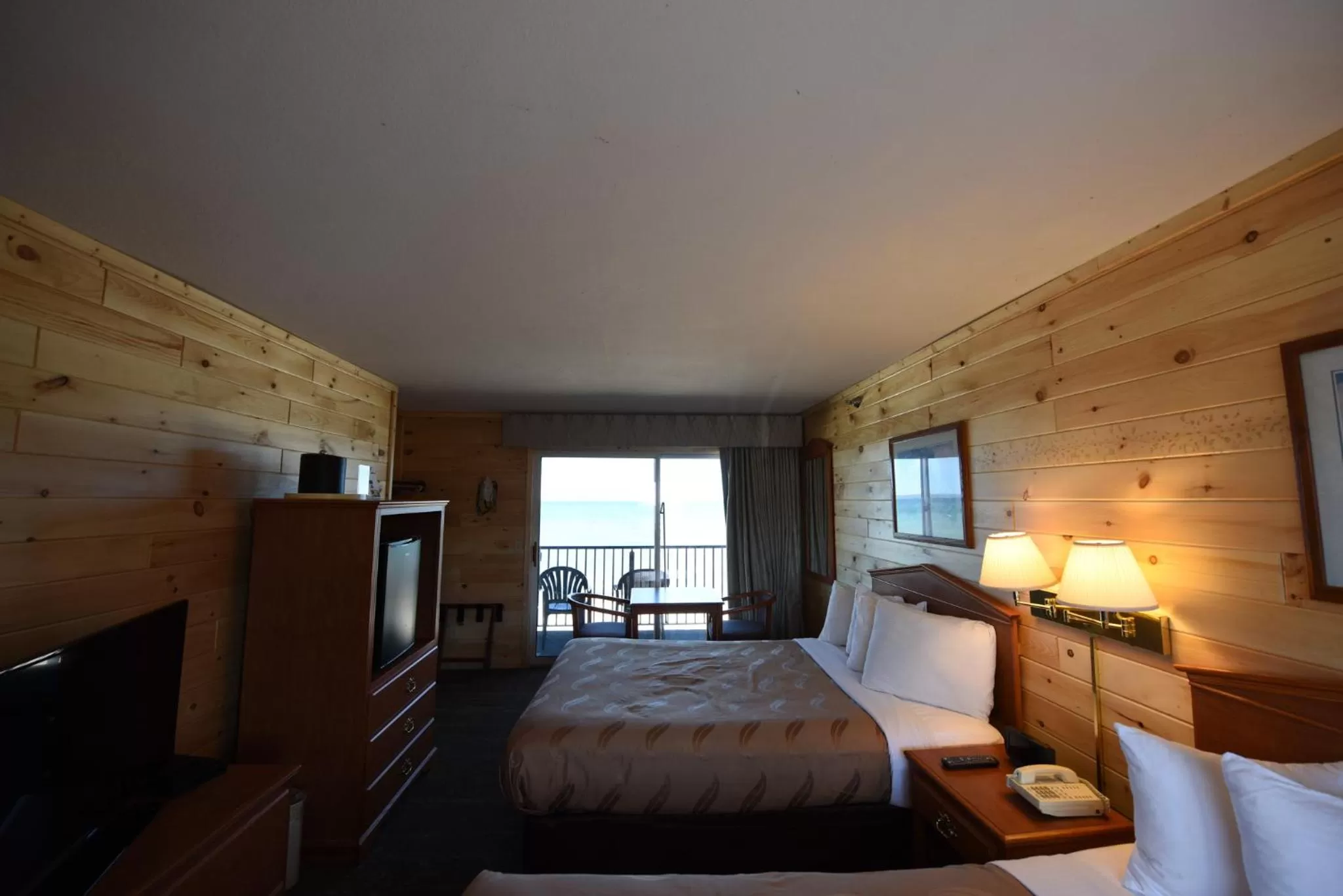 Bedroom, Bed in Quality Inn & Suites Mackinaw City Beachfront