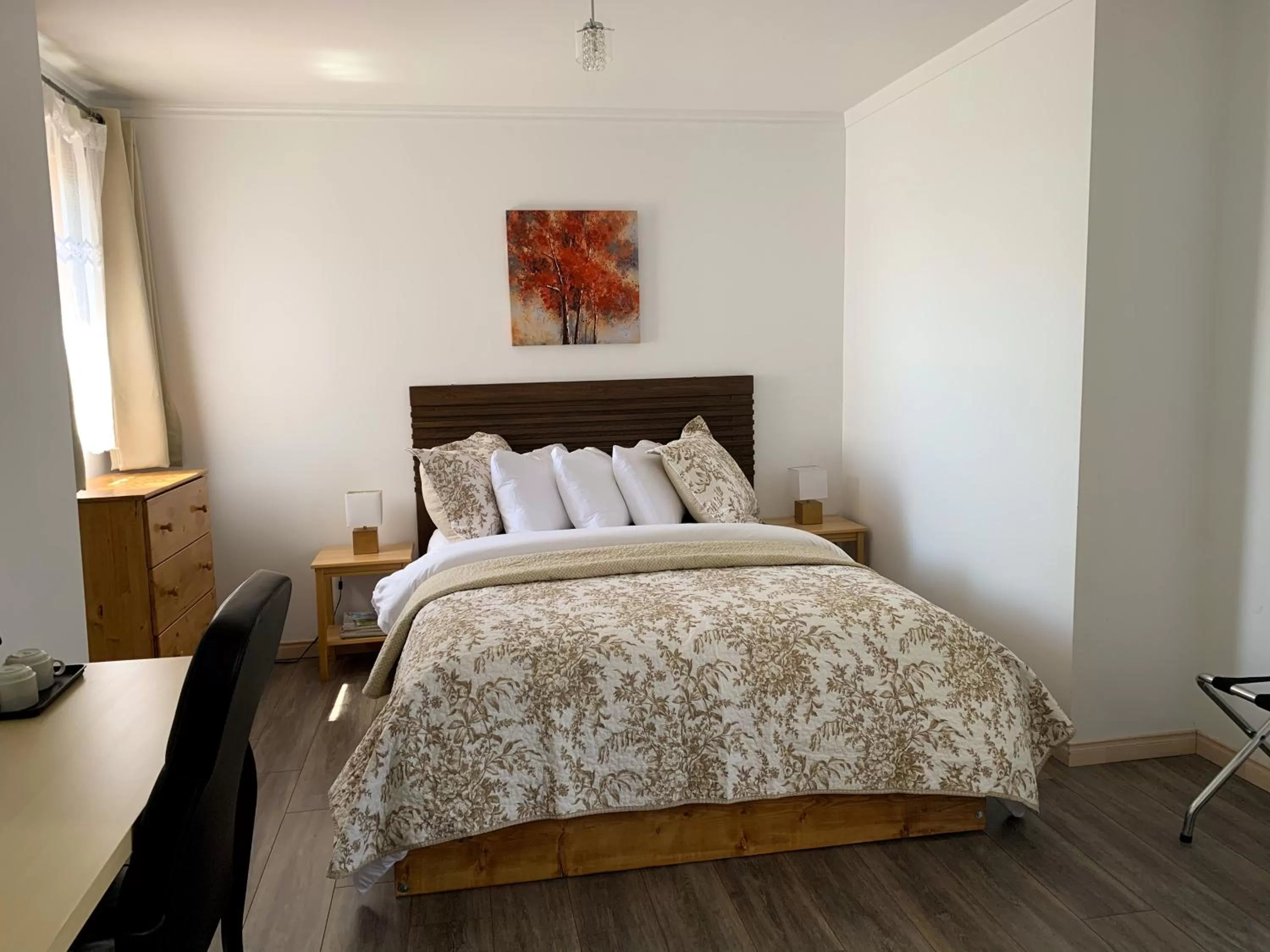 Bed in Auberge la Rosepierre bistro Henri