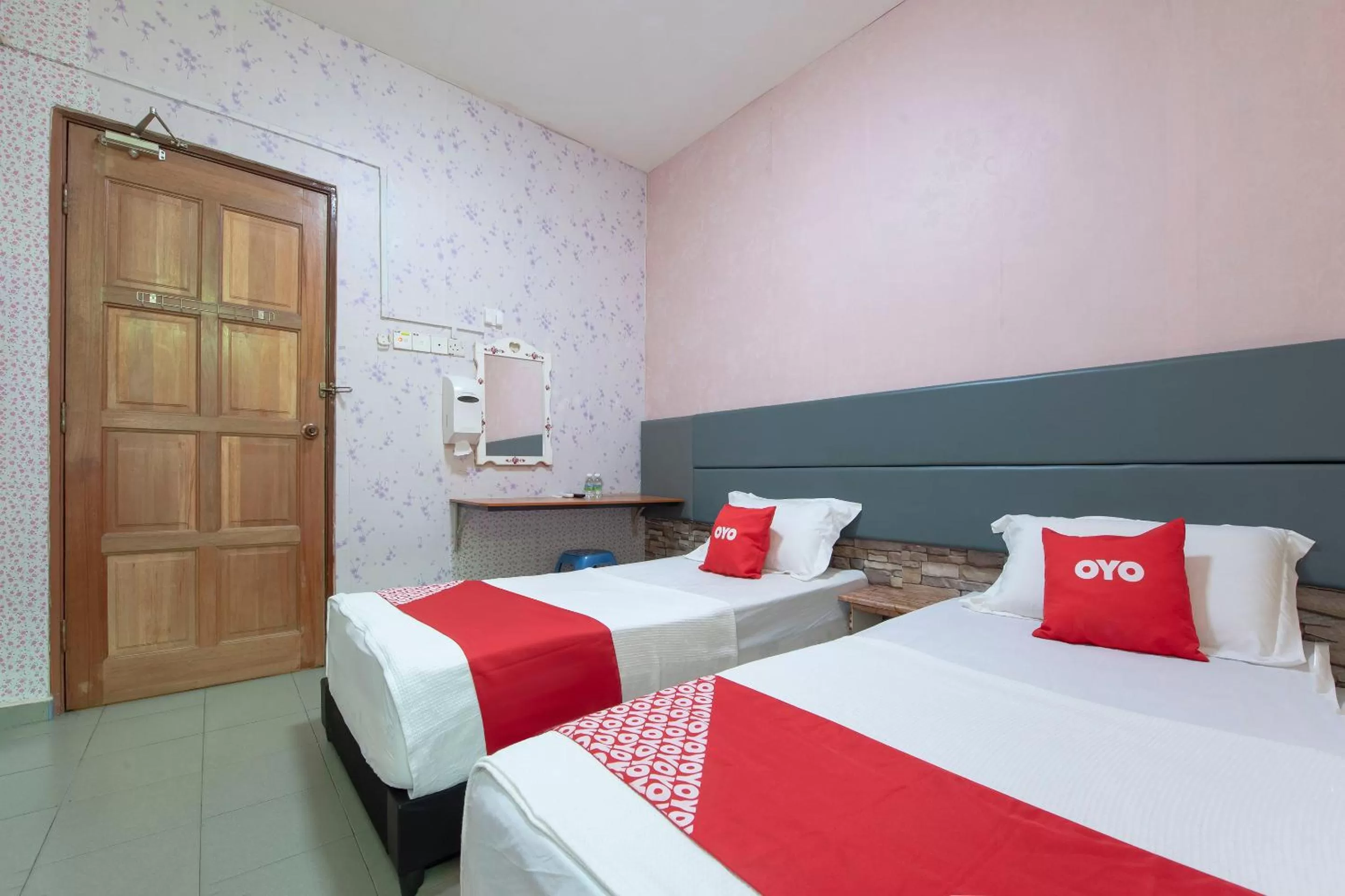 Bedroom, Bed in SPOT ON 90305 Hen Hen Hotel