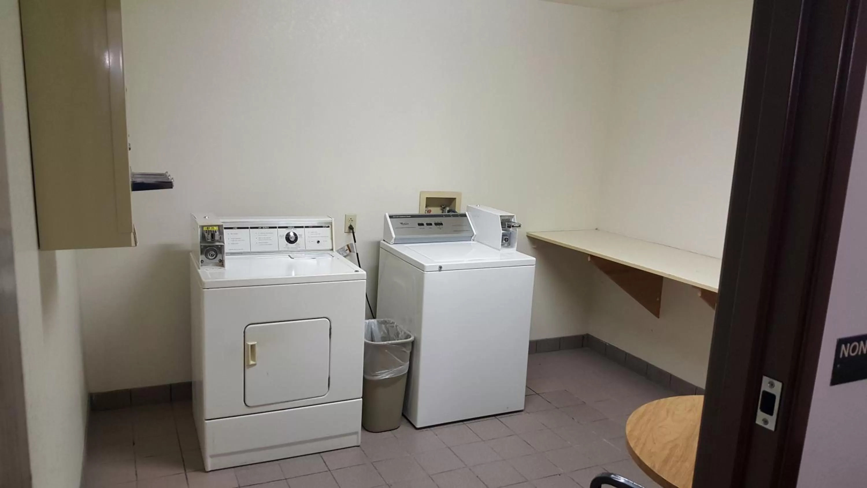 washing machine in Super 8 by Wyndham Harlingen TX