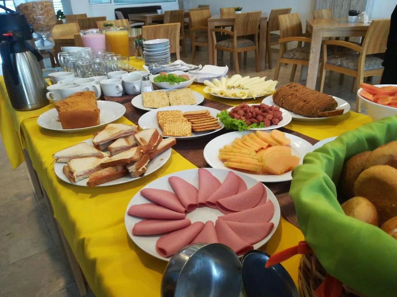 Restaurant/places to eat in Hotel H53