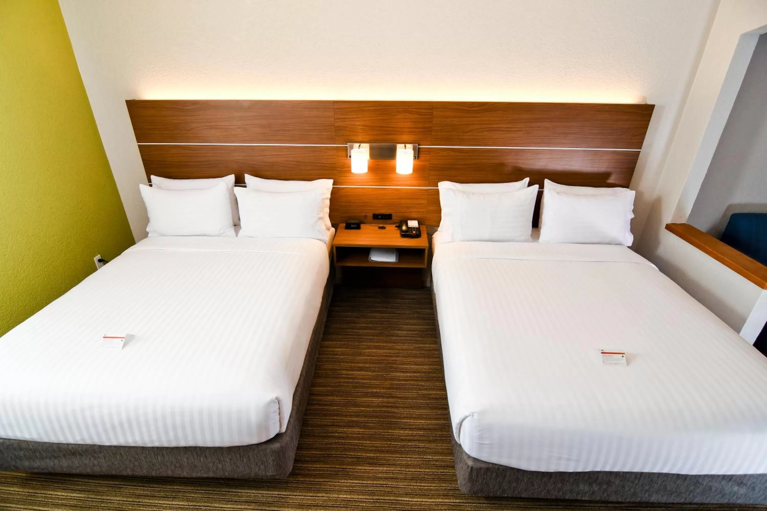 Photo of the whole room, Bed in Holiday Inn Express Hotel & Suites Port Clinton-Catawba Island by IHG