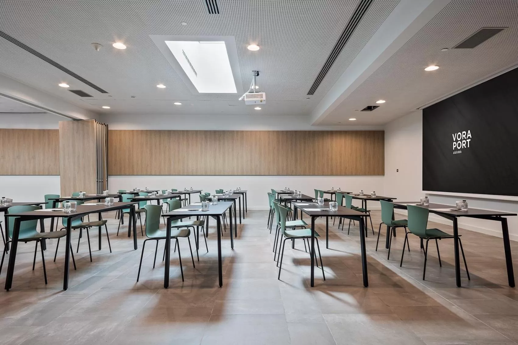 Business facilities in Acta Voraport