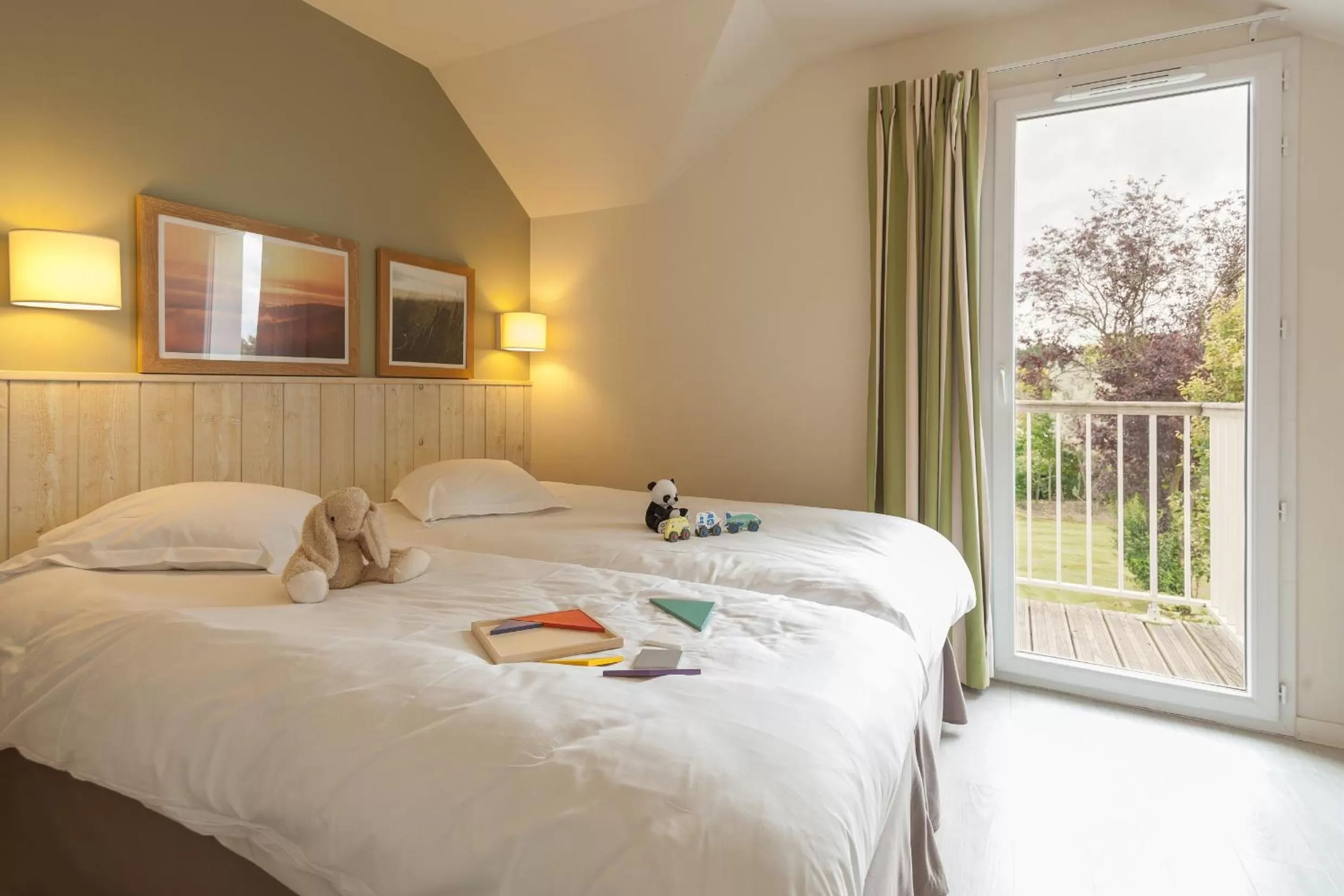 One-Bedroom Duplex or Single-Story House with Terrace (5 People) in Village Pierre & Vacances Normandy Garden