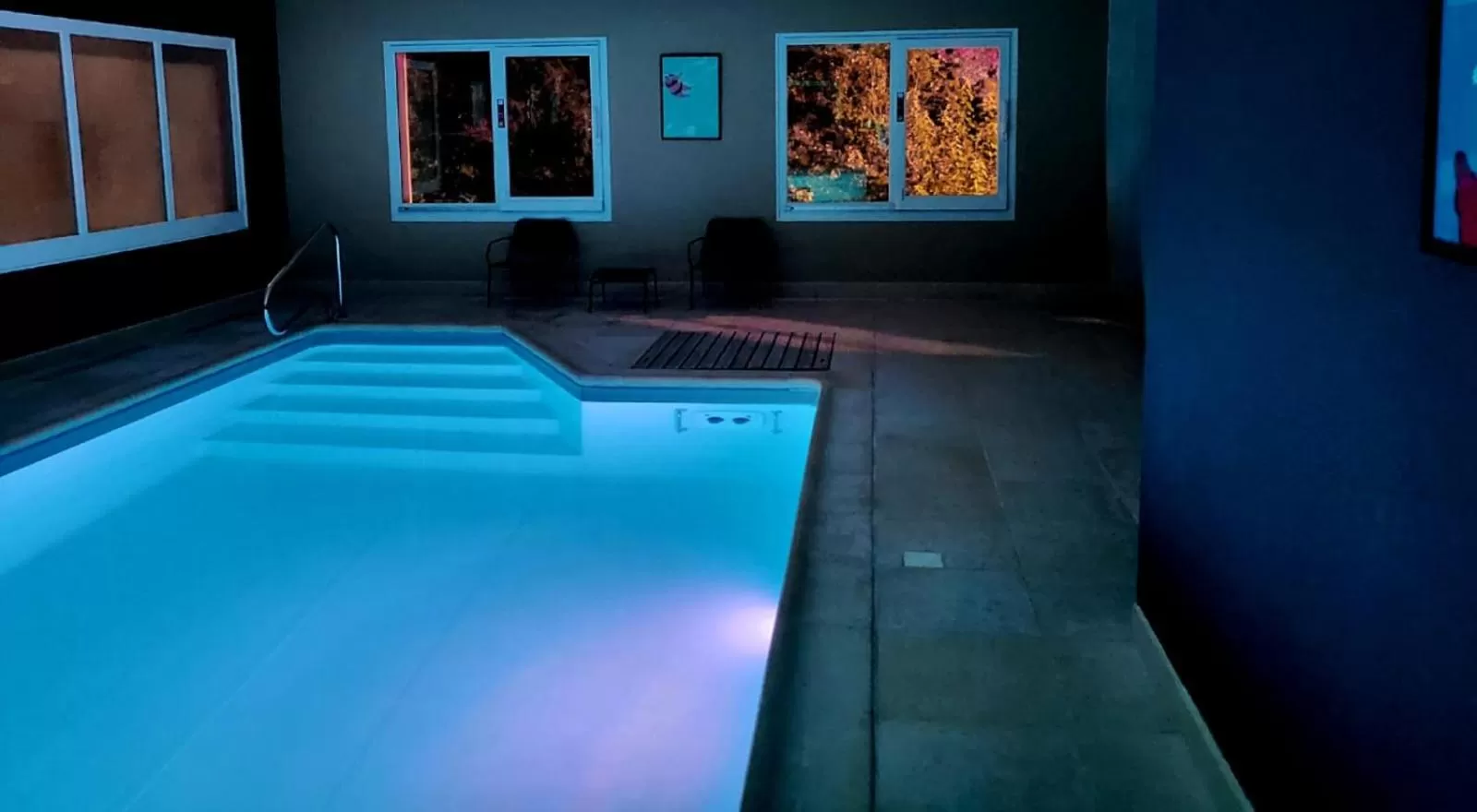 Swimming pool in Beddy-bye Hôtel