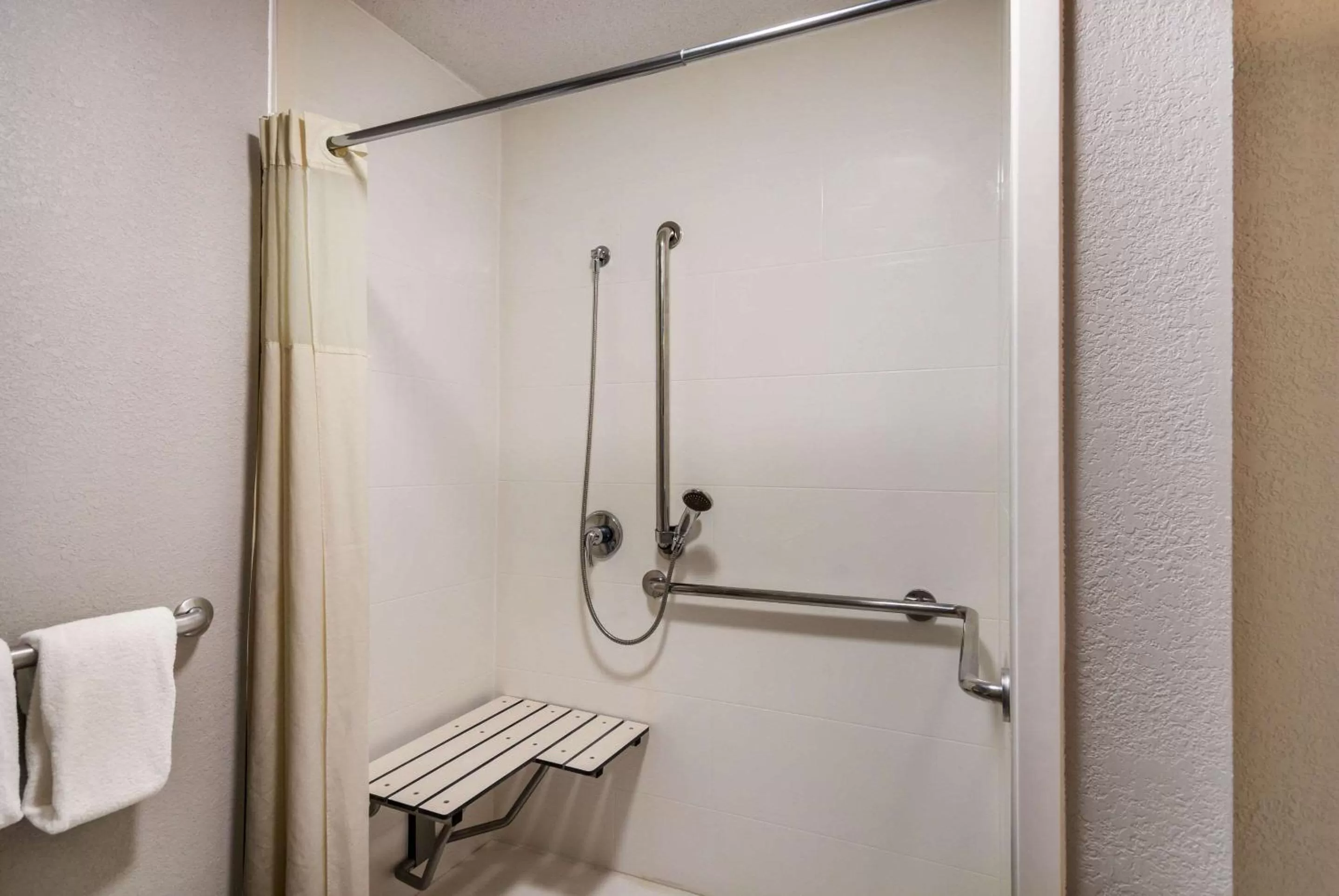 Bathroom in Quality Inn Emporia