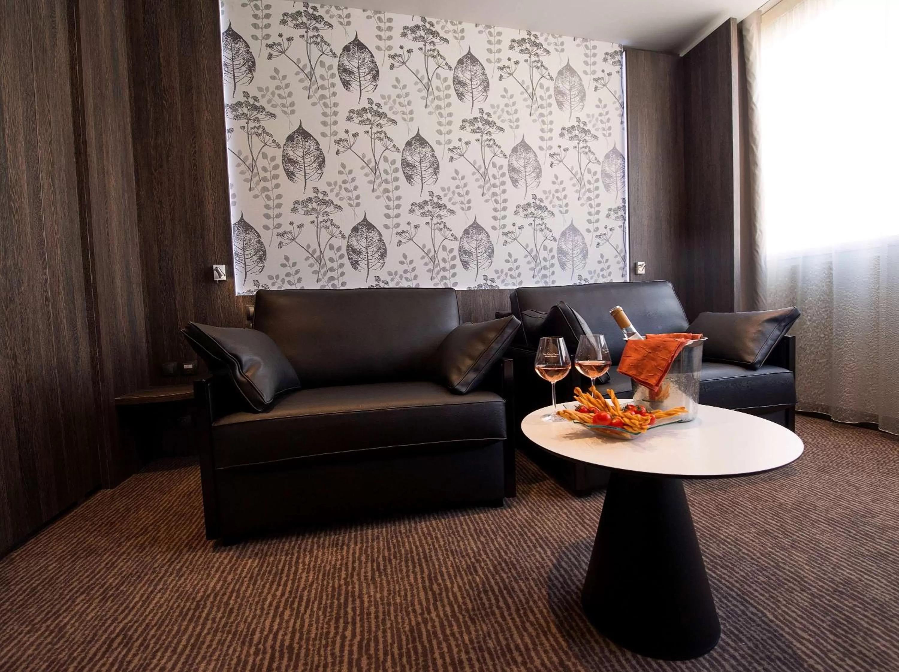 Coffee/tea facilities in Best Western Premier Le Patio des Artistes Wellness Jacuzzi