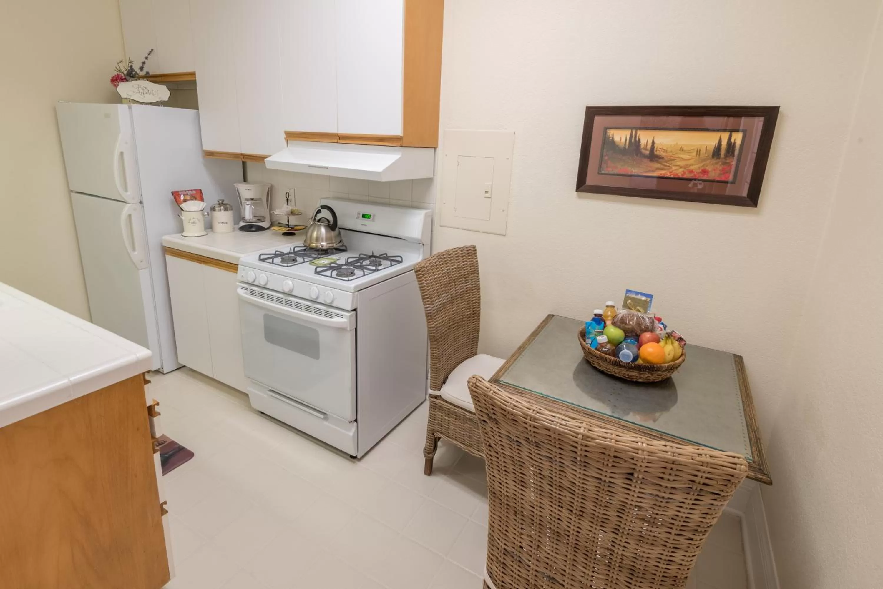 Kitchen or kitchenette in Harbor House Inn