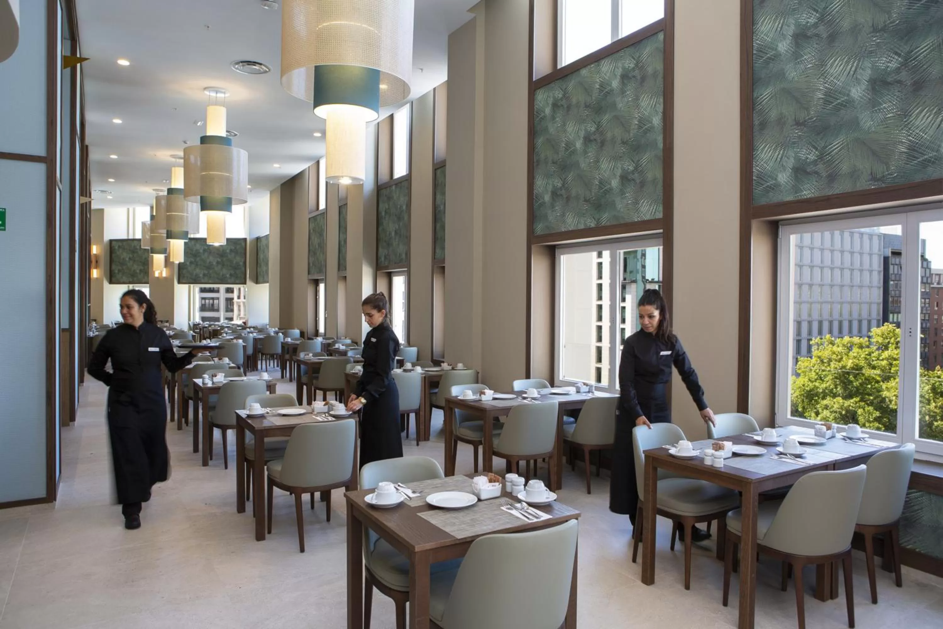 Restaurant/places to eat in Riu Plaza España