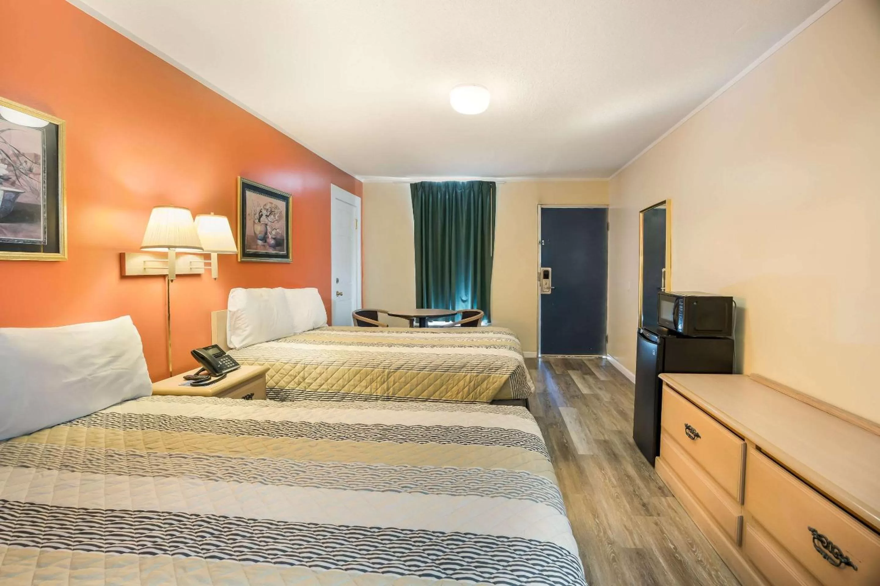 Photo of the whole room, Bed in Rodeway Inn Cecil