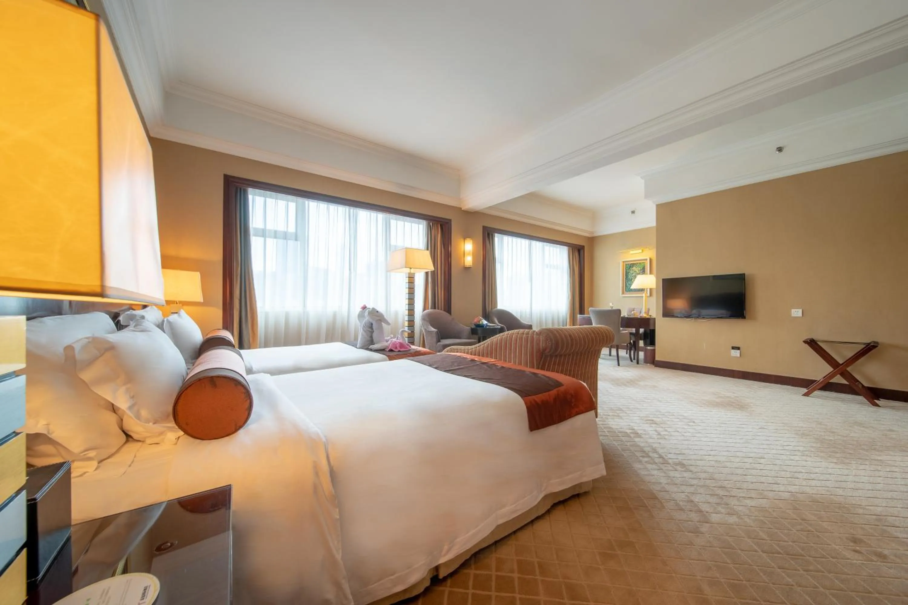 Photo of the whole room, Bed in Grand International Hotel