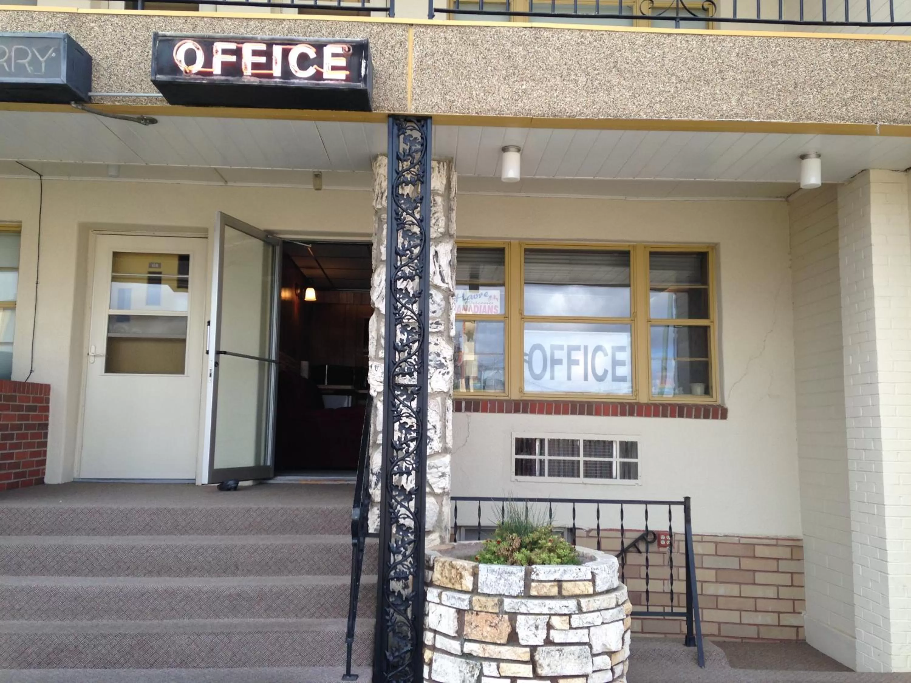 Facade/entrance in Siesta Motel