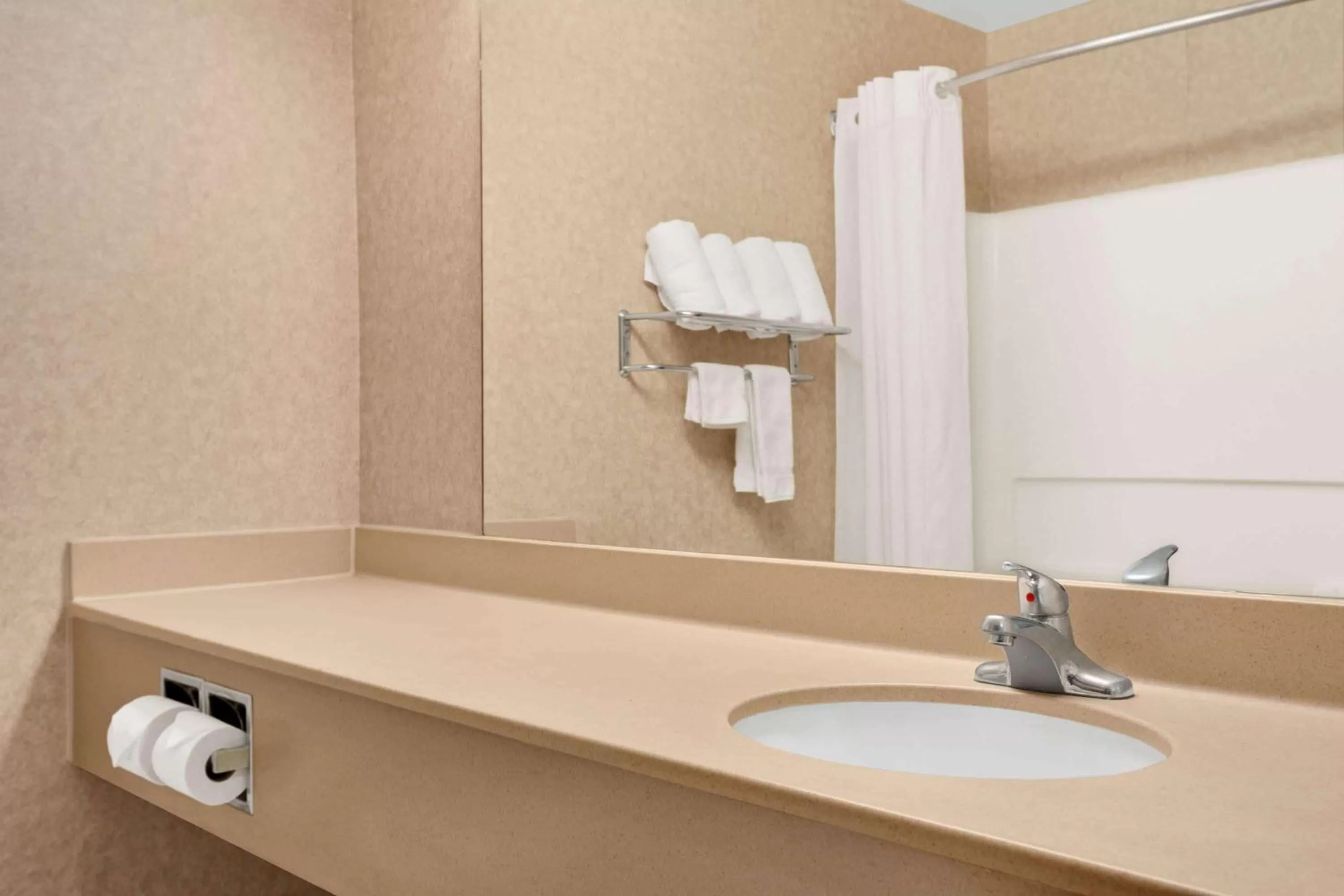 Bathroom in Baymont by Wyndham Golden/Red Rocks