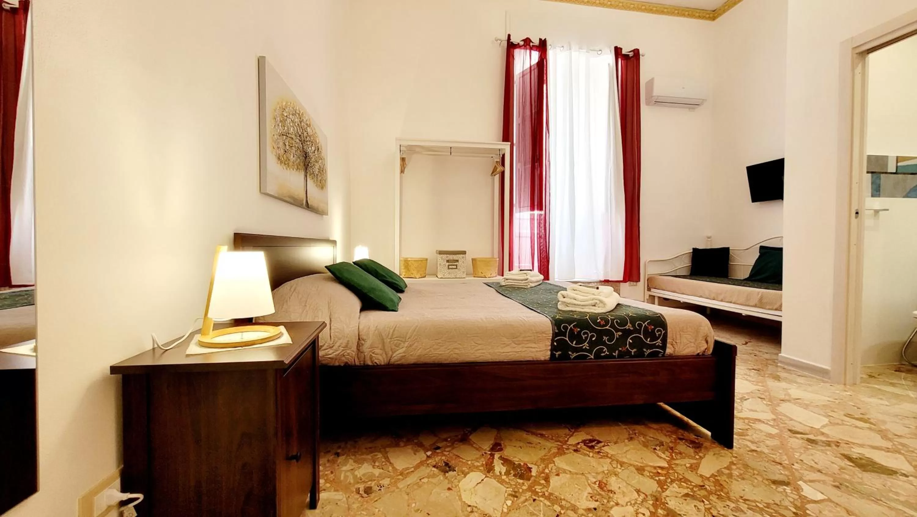 Bed in Zanzi 's Charming Rooms