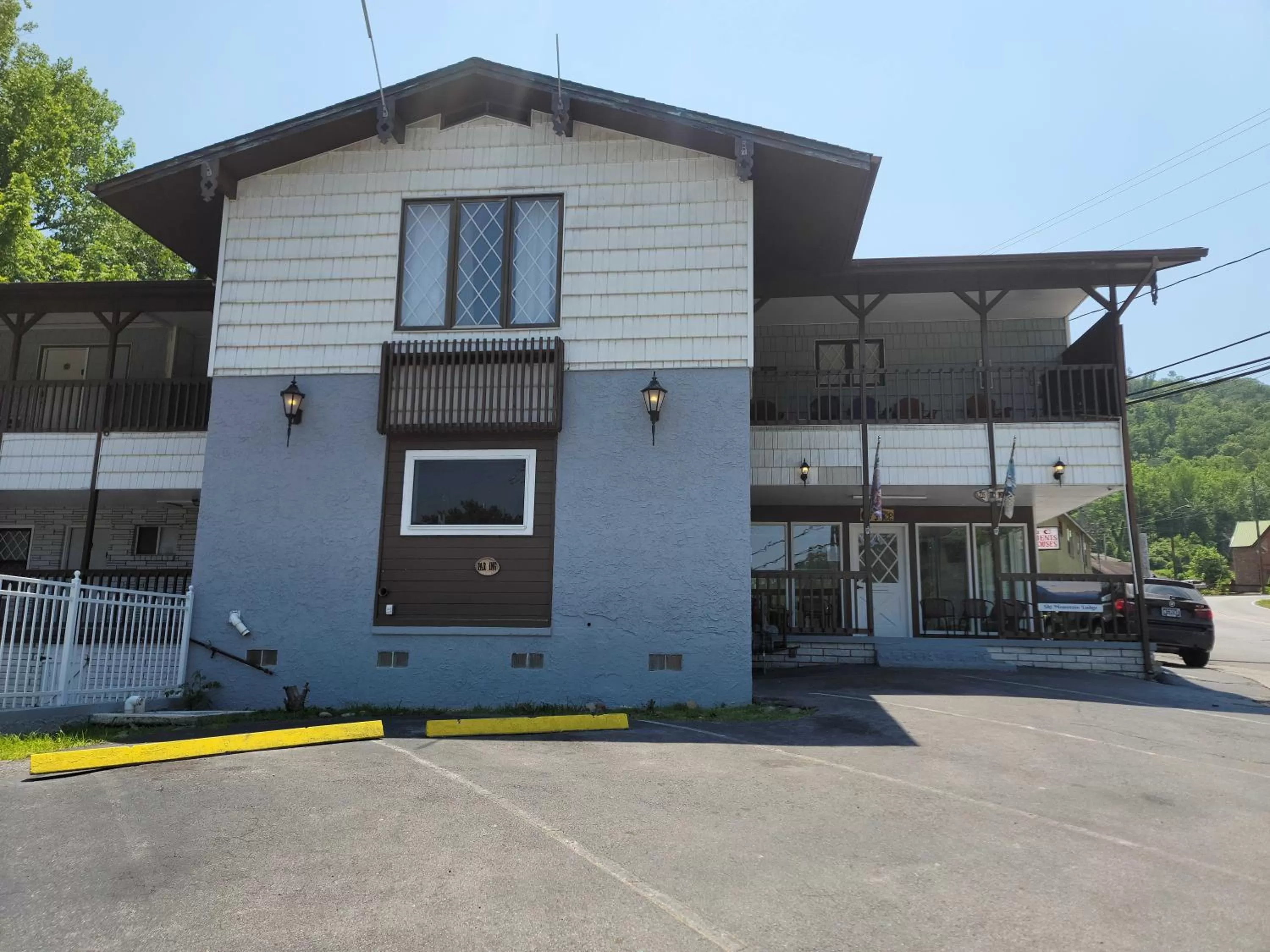 Property building in Ski Mountain Lodge