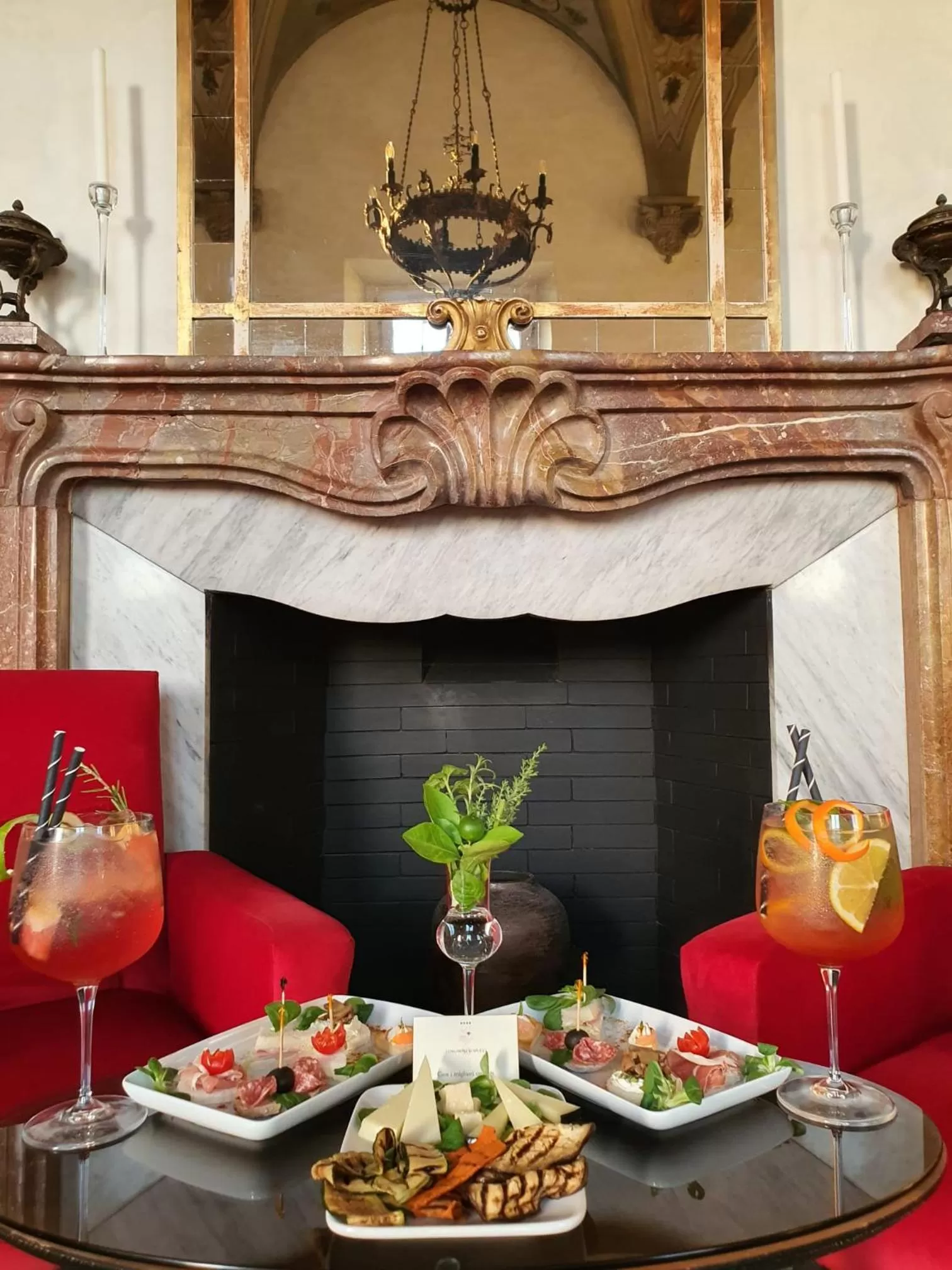 Food and drinks in Hotel Lungarno Vespucci 50