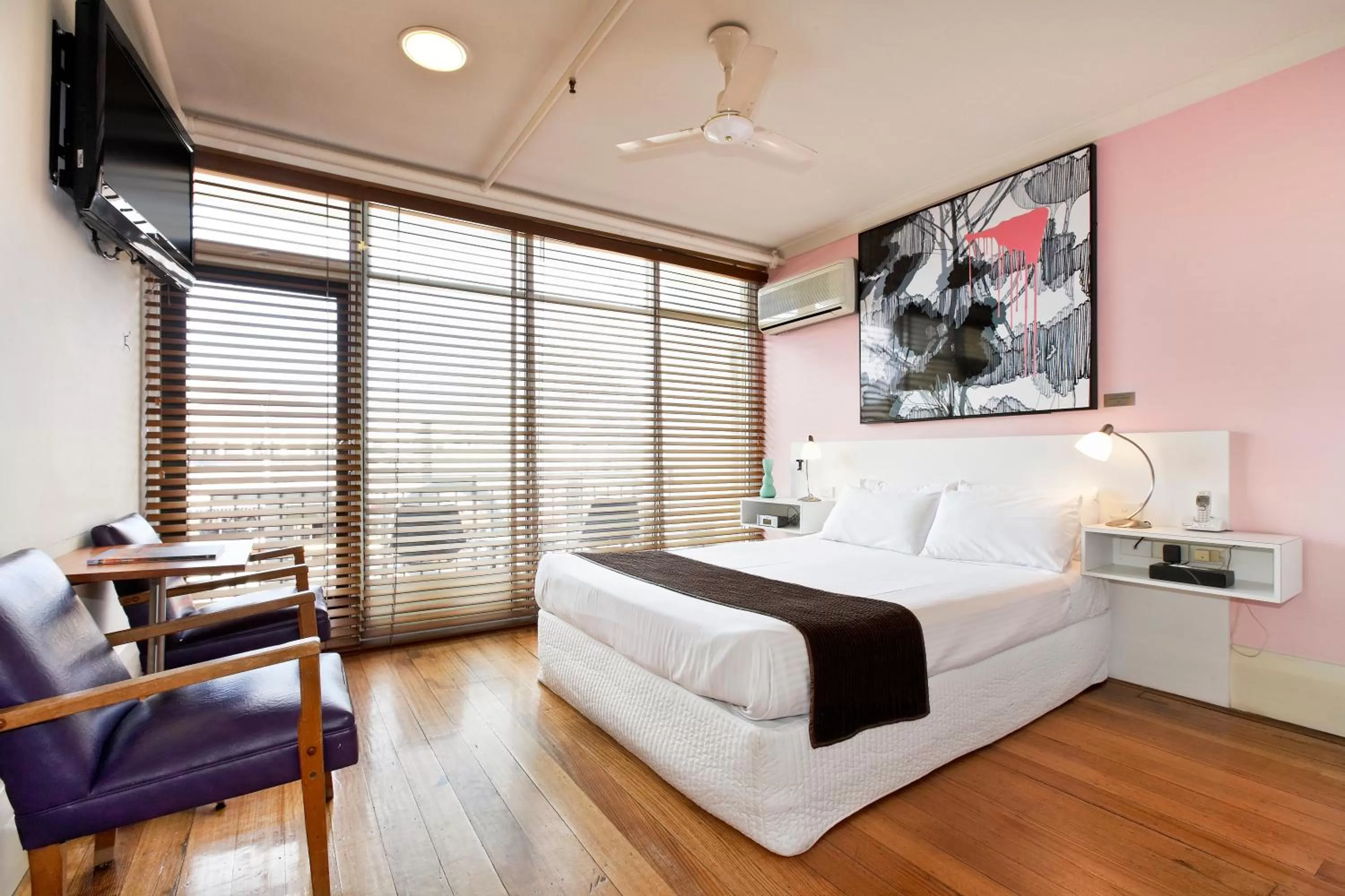 Bed in Tolarno Hotel