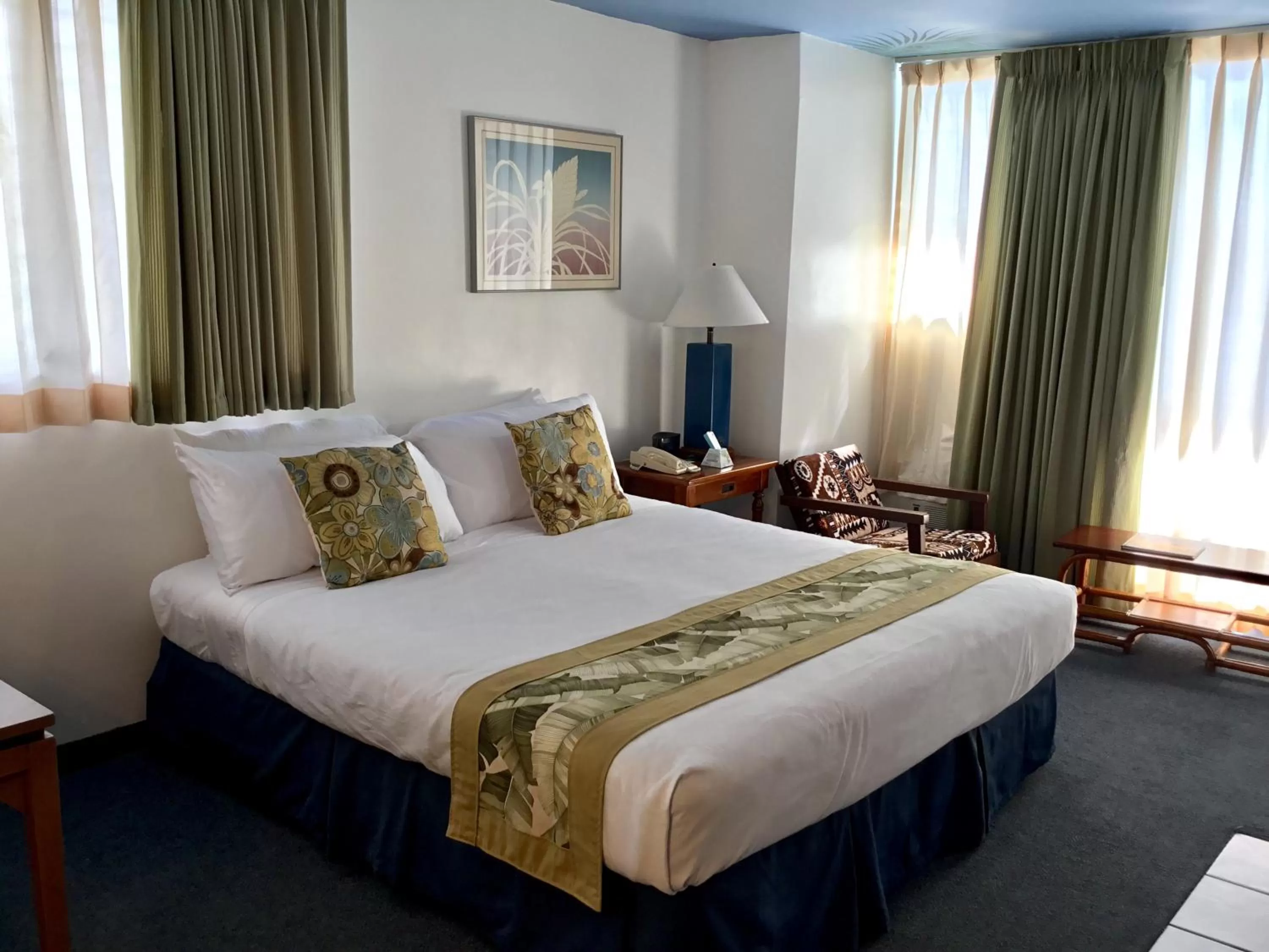 Bed in Holiday Surf Hotel (with full kitchen)