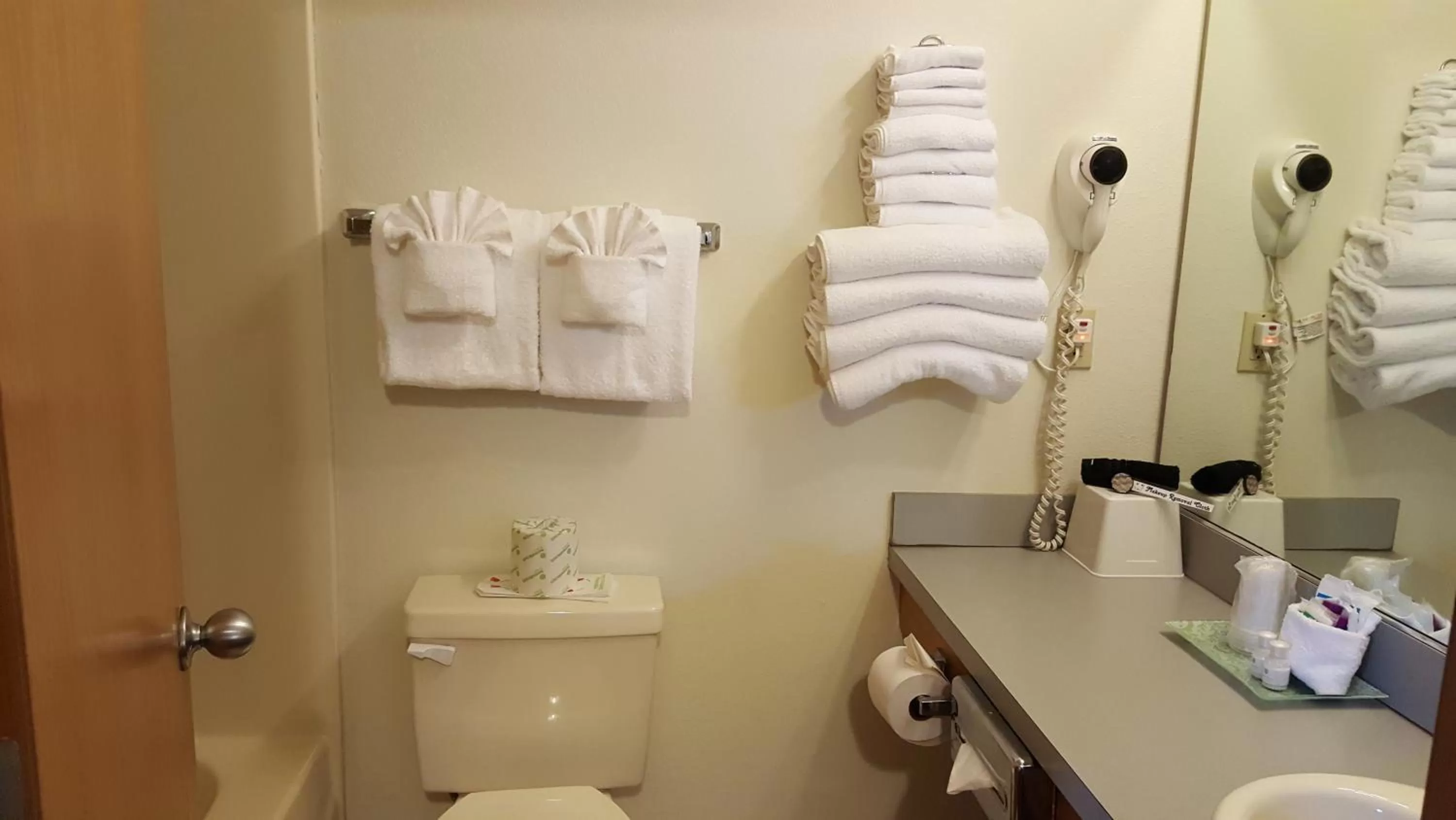 Bathroom in Hillcrest Inn