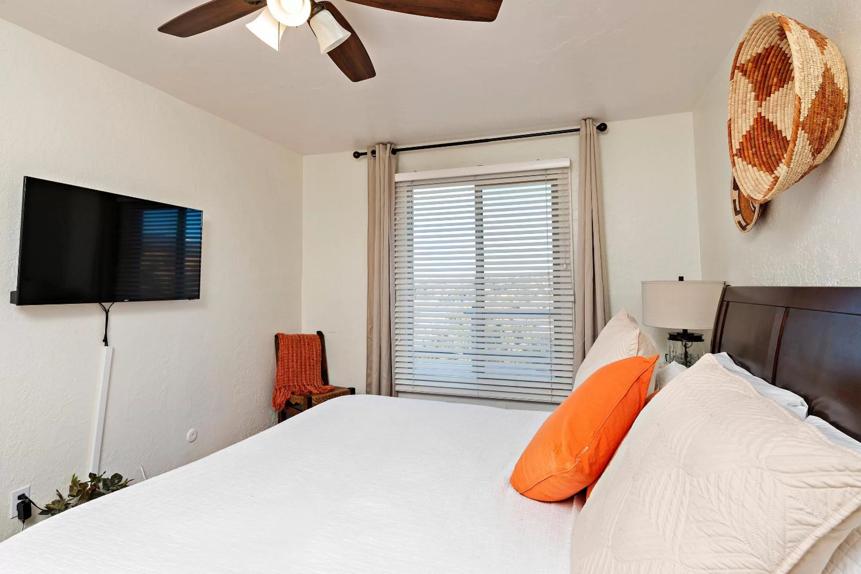 TV and multimedia, Bed in Fort Marcy Suites by All Seasons Resort Lodging