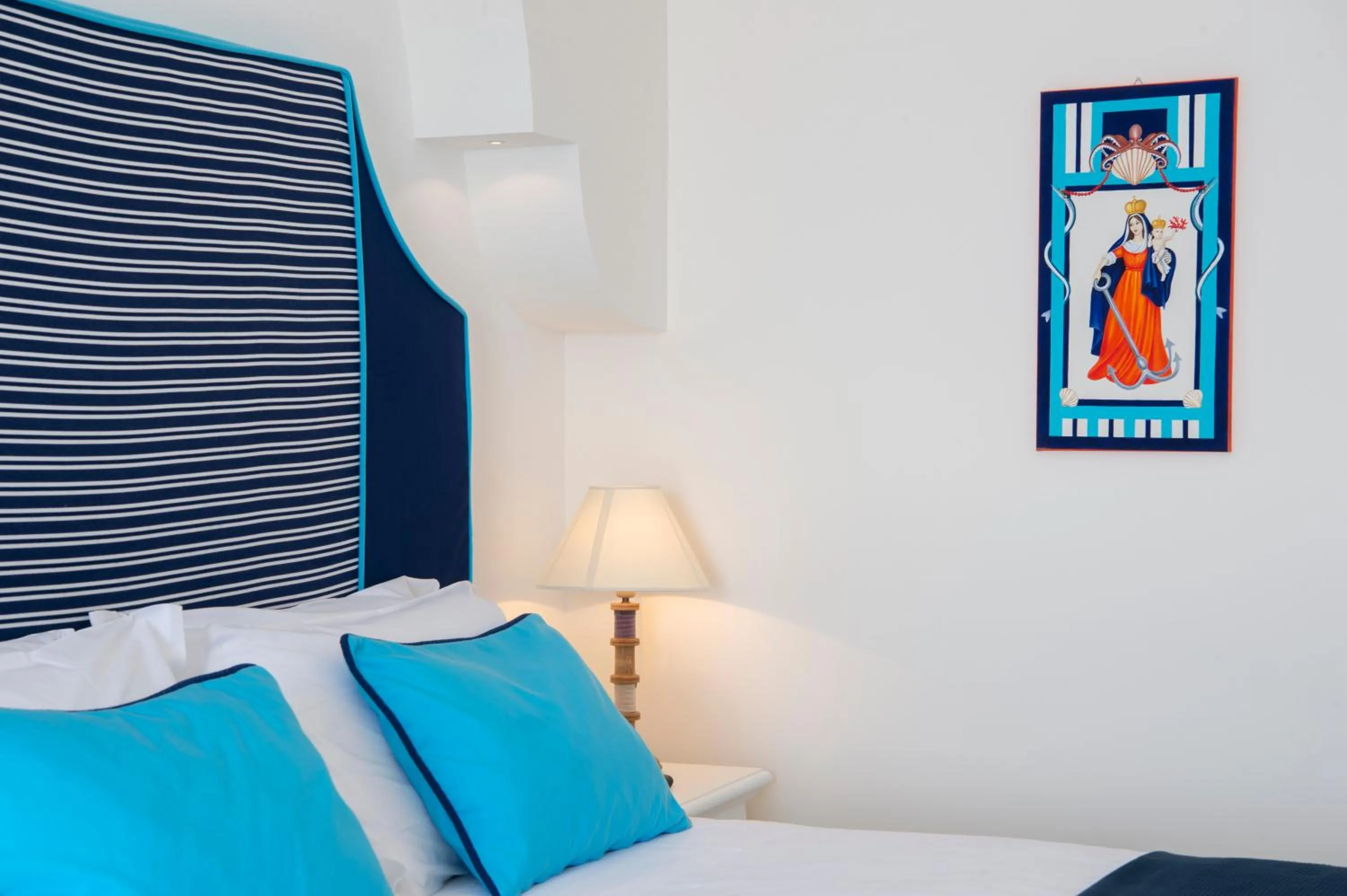 Decorative detail, Bed in Tramonto d'Oro